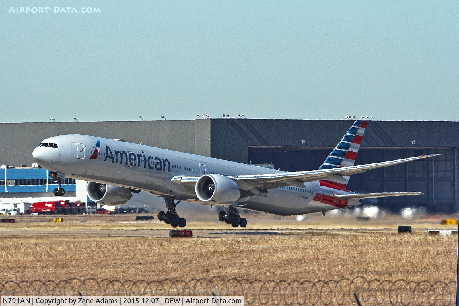 N791AN, 2000 Boeing 777-223/ER C/N 30254, Departing DFW Airport