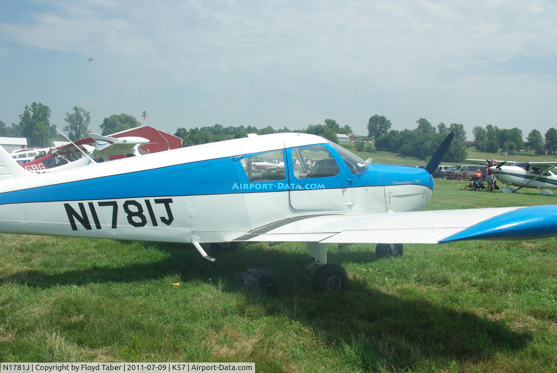 N1781J, 1968 Piper PA-28-140 C/N 28-24204, At the Flying Wingnuts Airshow