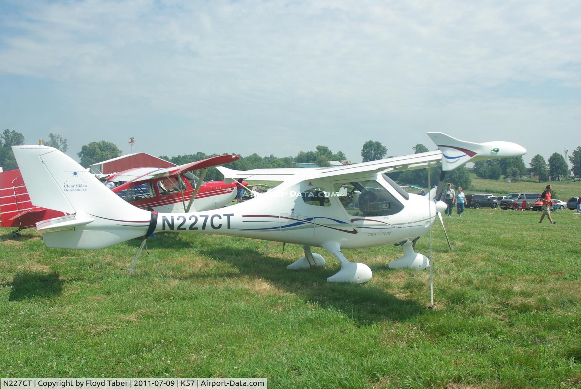 N227CT, Flight Design CTLS C/N F-08-06-13, At the Flying Wingnuts Airshow