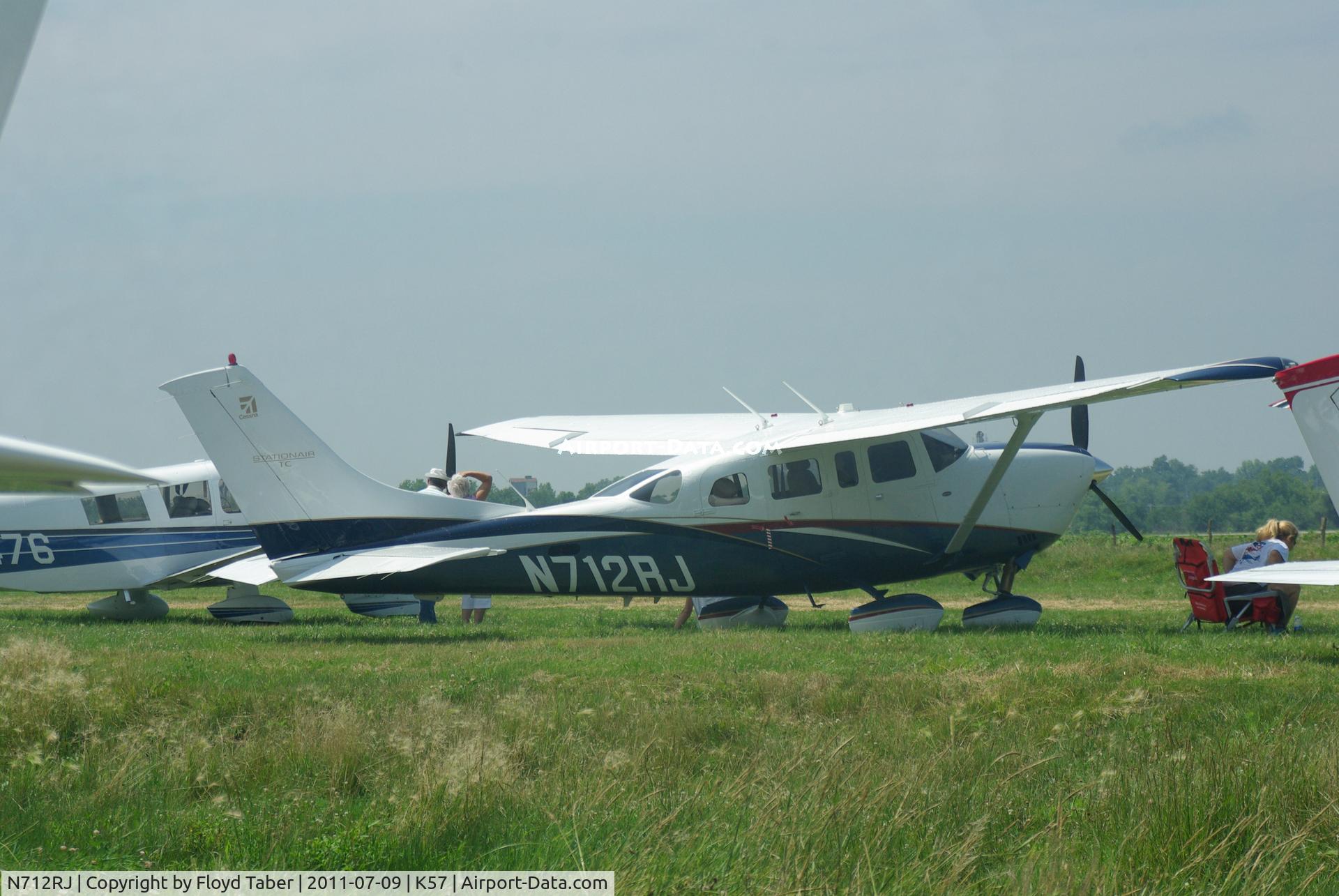 N712RJ, 2007 Cessna T206H Turbo Stationair C/N T20608705, At the Flying Wingnuts Airshow