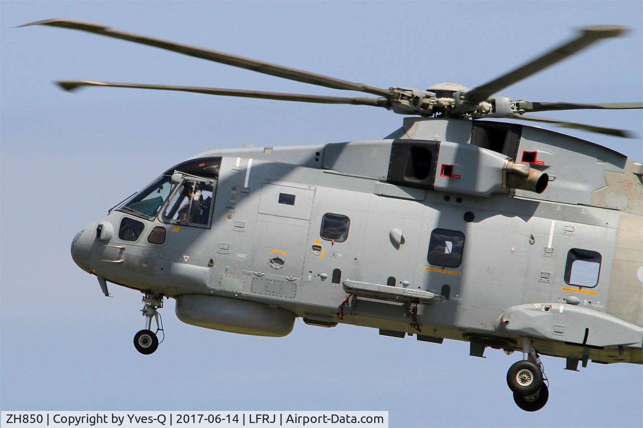 ZH850, 2000 AgustaWestland EH-101 Merlin HM.2 C/N 50125, AgustaWestland EH-101 Merlin HM.2, Landing, Landivisiau Naval Air Base (LFRJ) Tiger Meet 2017