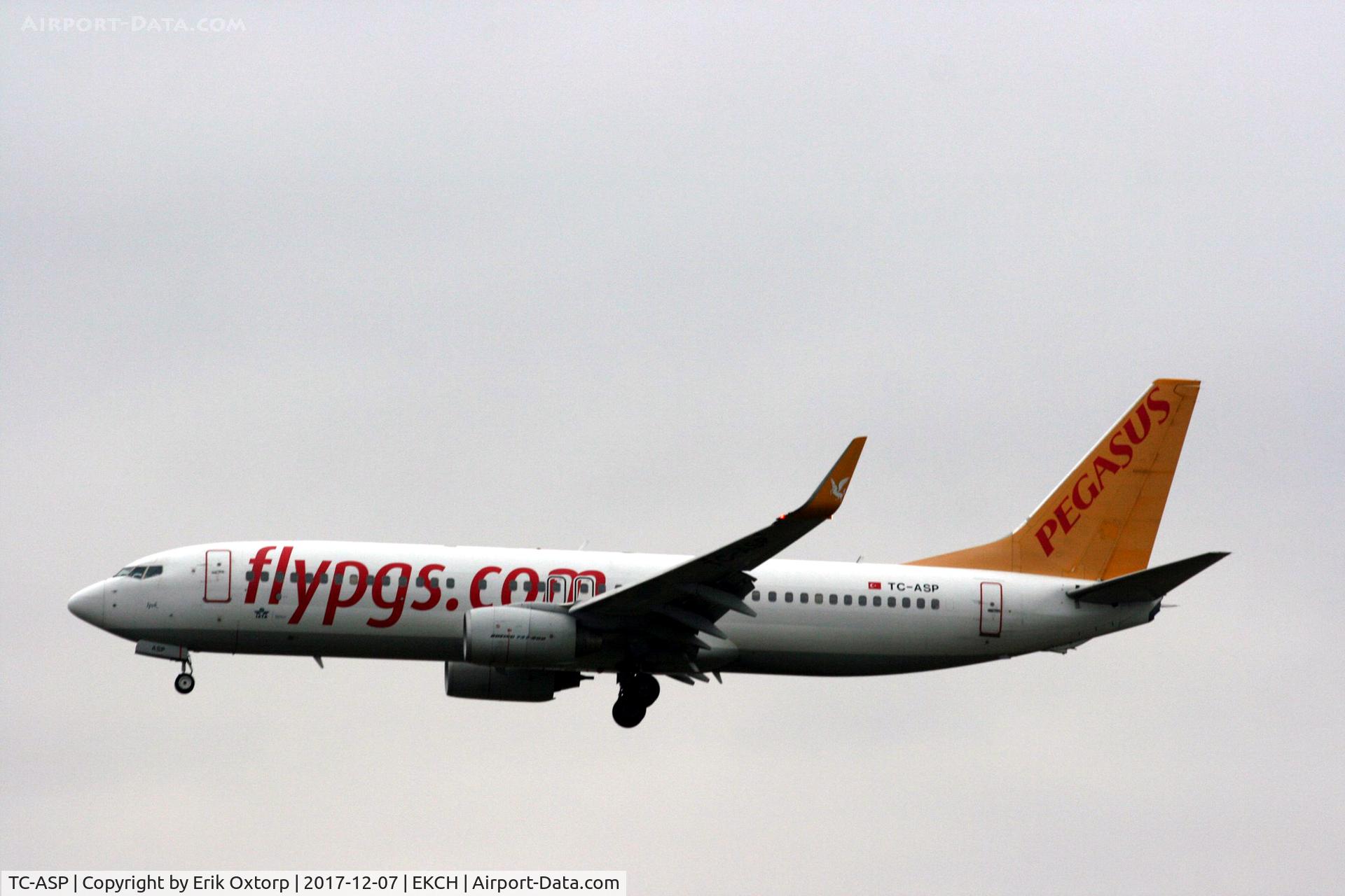 TC-ASP, 2011 Boeing 737-82R C/N 40011, TC-ASP landing rw 22L