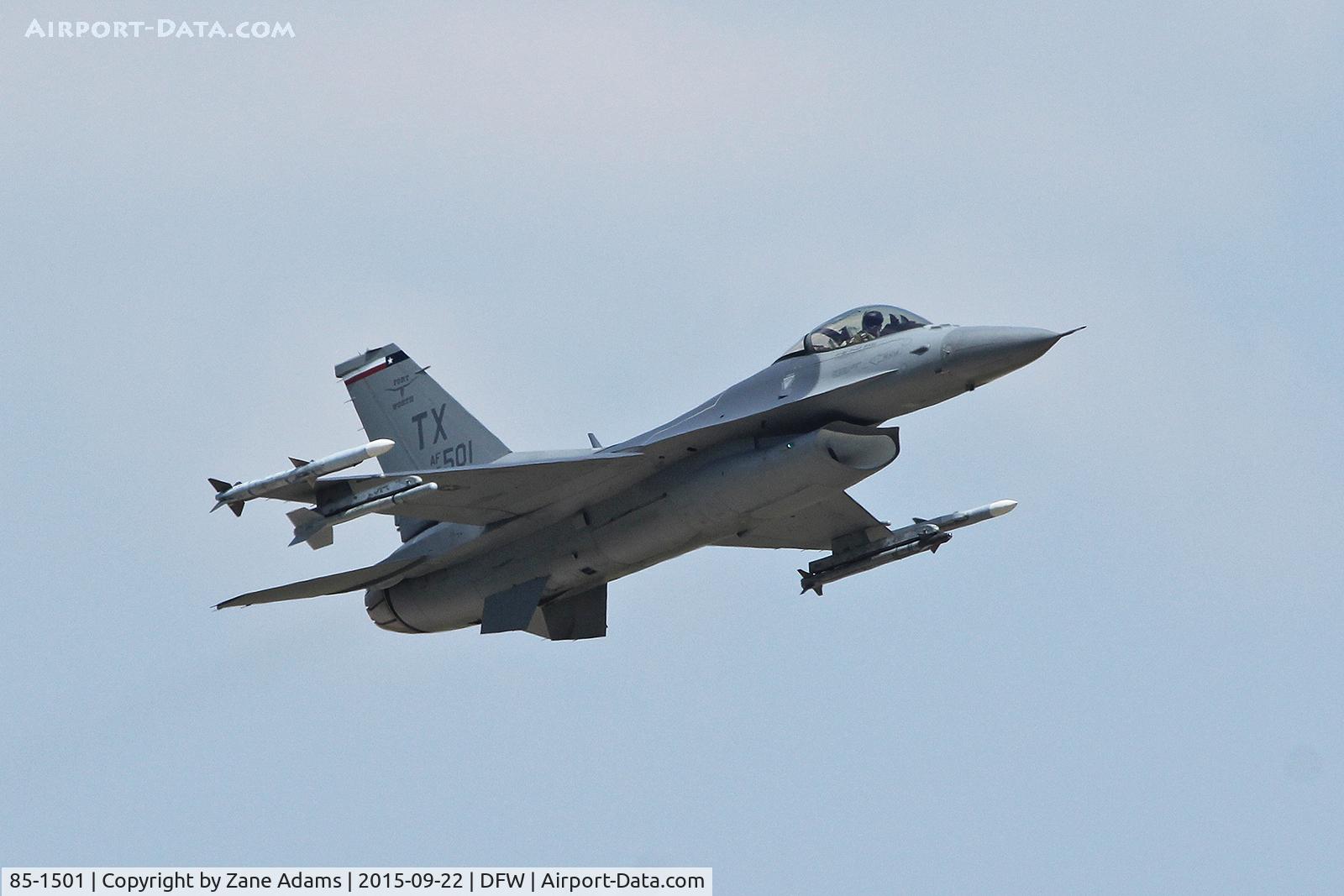 85-1501, 1985 General Dynamics F-16C Fighting Falcon C/N 5C-281, Departing NAS Fort Worth