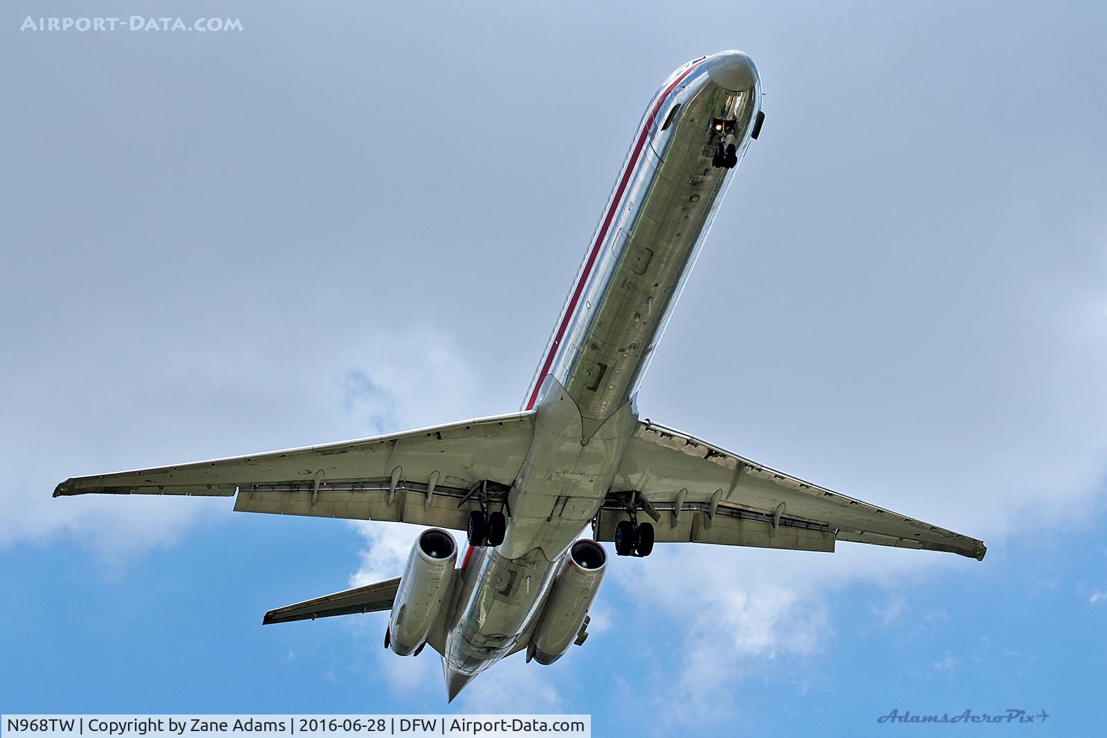 N968TW, 1999 McDonnell Douglas MD-83 (DC-9-83) C/N 53618, Arriving at DFW Airport