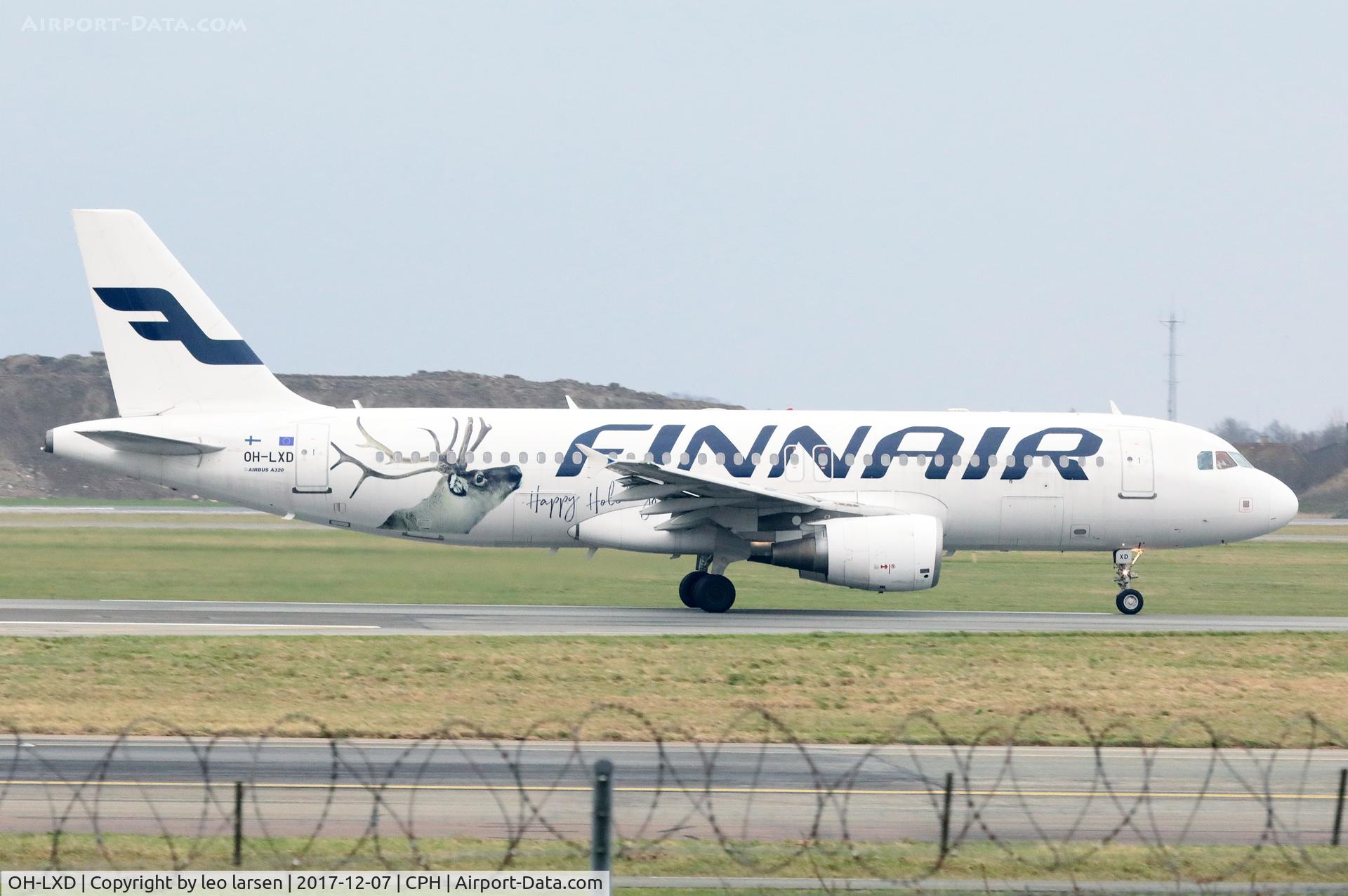 OH-LXD, 2001 Airbus A320-214 C/N 1588, Copenhagen 7.12.2017 with reindeer