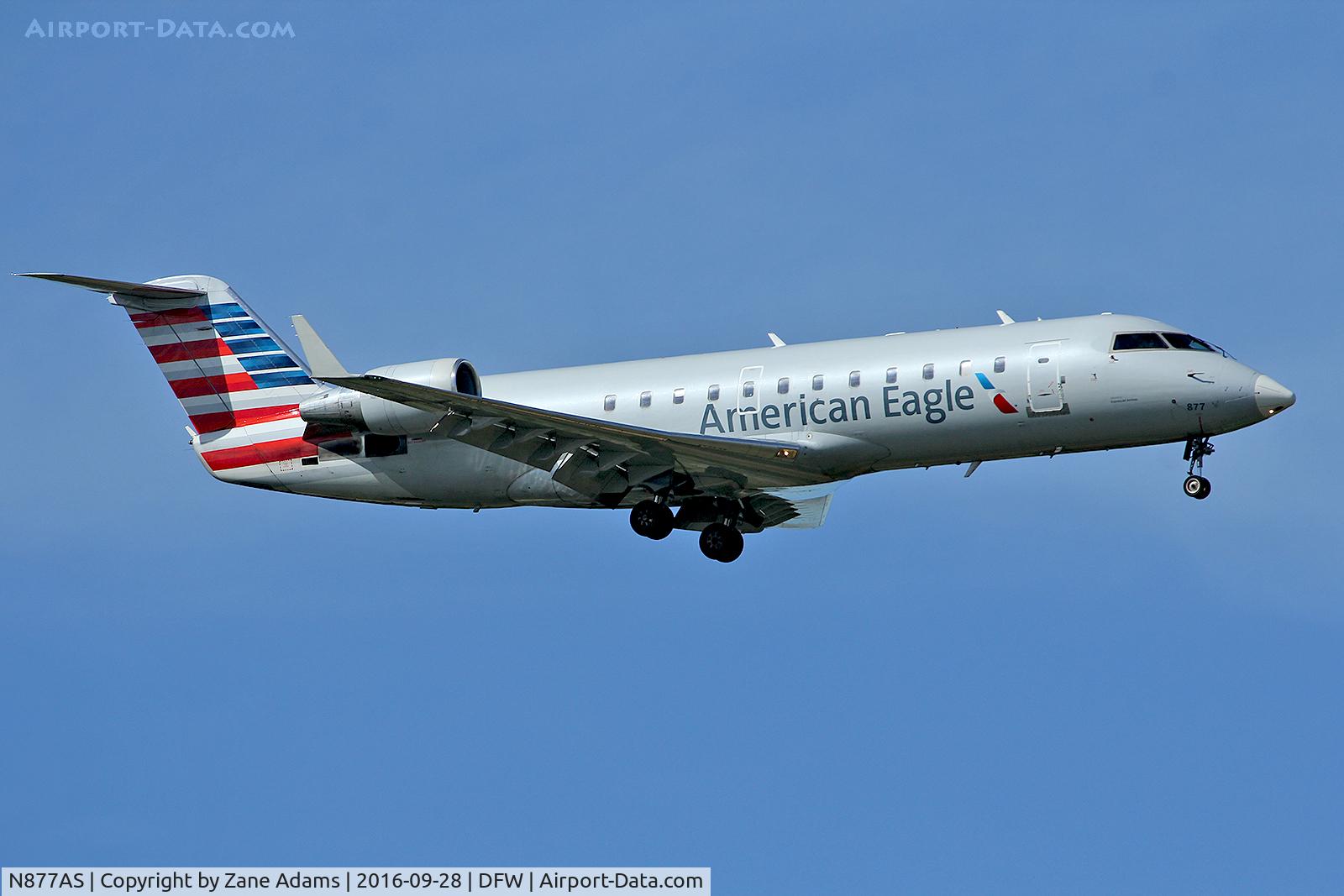 N877AS, 2001 Bombardier CRJ-200ER (CL-600-2B19) C/N 7579, Arriving at DFW Airport