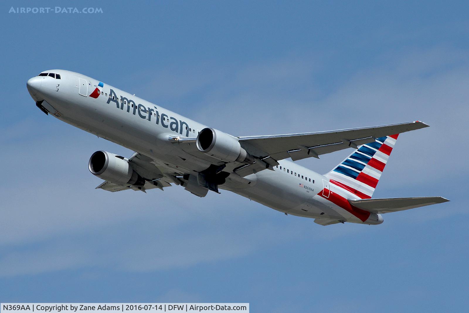 N369AA, 1992 Boeing 767-323 C/N 25196, Arriving at DFW Airport