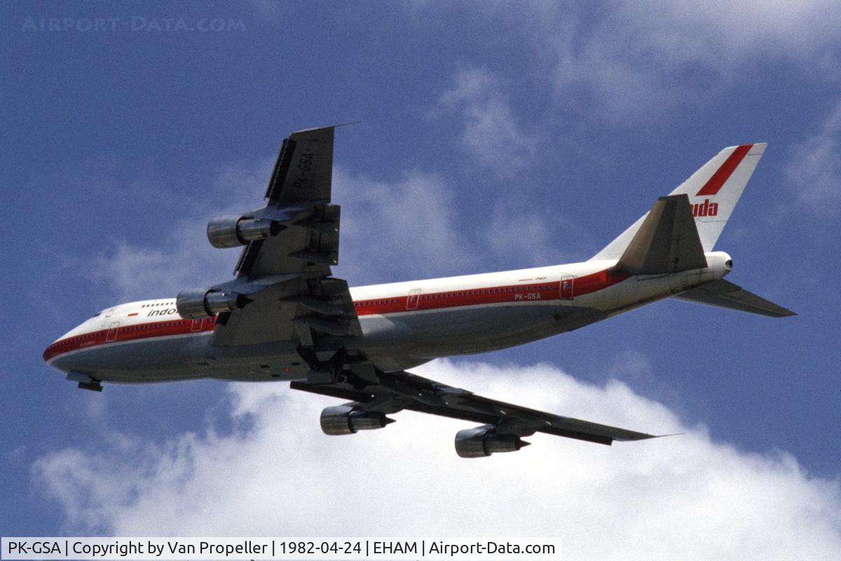 PK-GSA, 1980 Boeing 747-2U3B C/N 22246, Garuda Indonesian Boeing 747-2U3B climbing away from Schiphol airport, the Netherlands, 1982