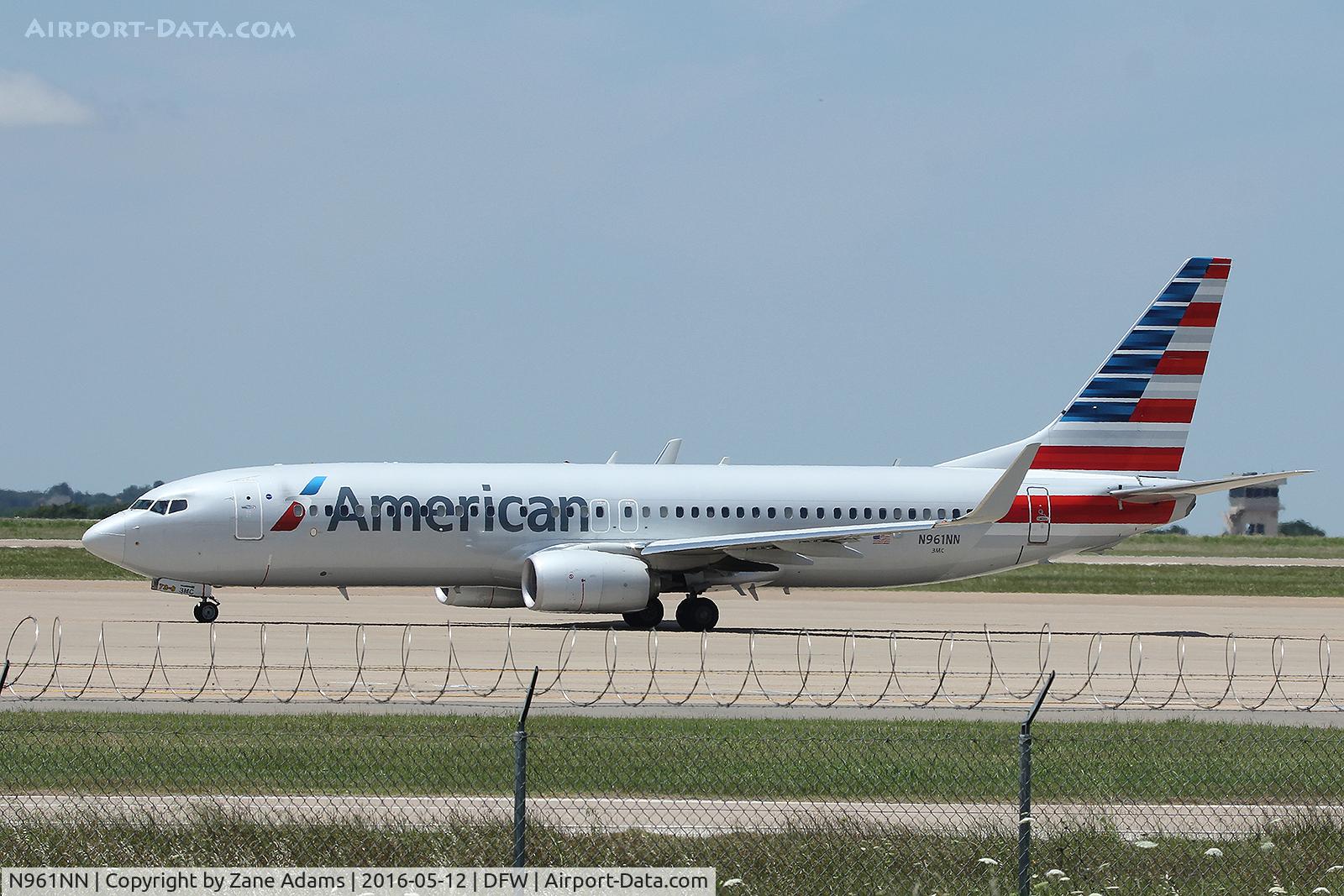 N961NN, 2014 Boeing 737-823 C/N 31205, Departing DFW Airport