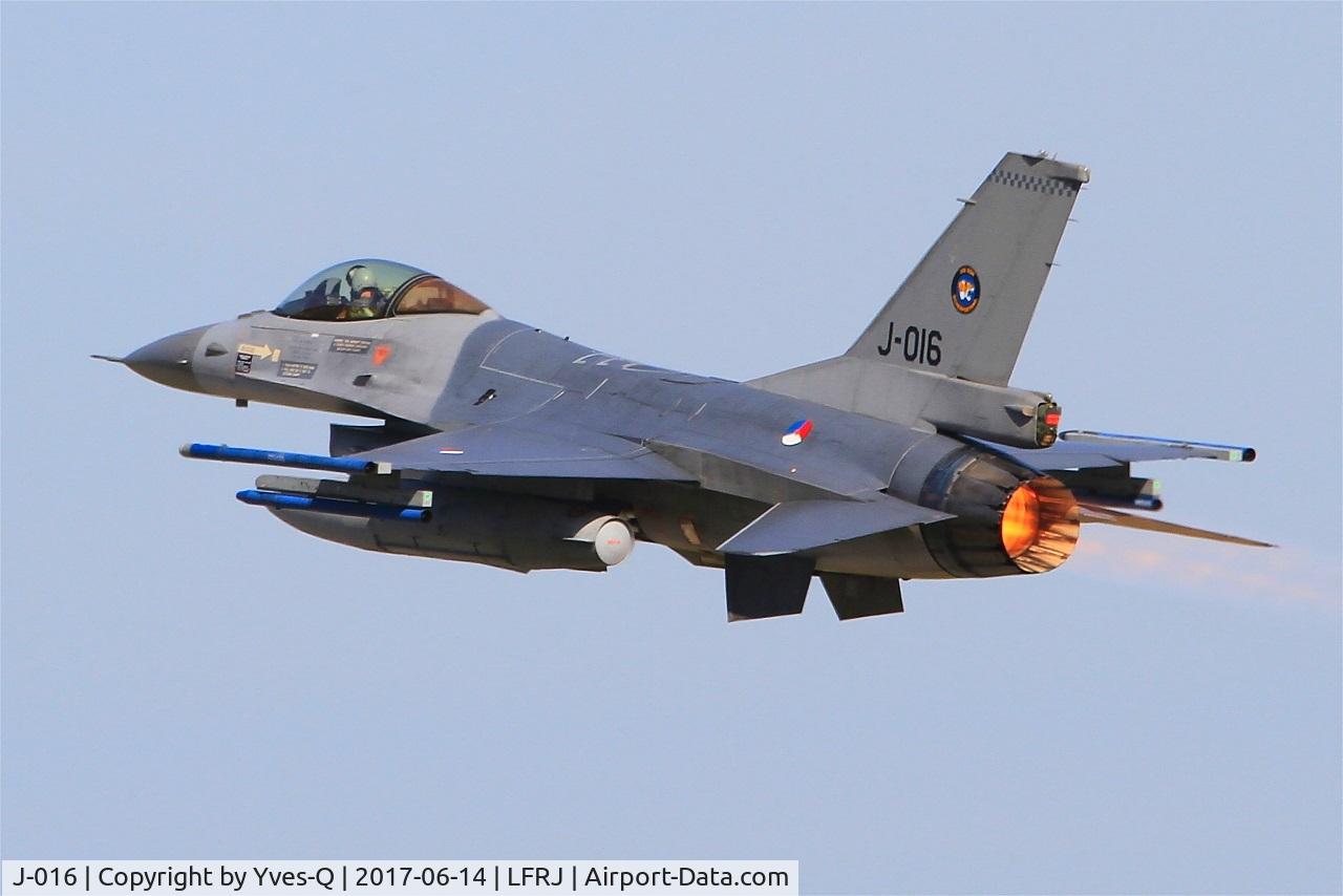 J-016, General Dynamics F-16AM Fighting Falcon C/N 6D-172, Fokker F-16AM Fighting Falcon, Take off rwy 26, Landivisiau Naval Air Base (LFRJ) Tiger Meet 2017
