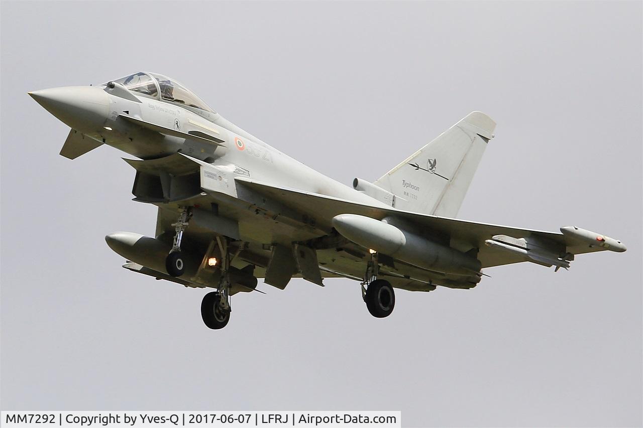 MM7292, Eurofighter EF-2000 Typhoon S C/N IS024, Eurofighter EF-2000 Typhoon S, Short approach rwy 26, Landivisiau Naval Air Base (LFRJ) Tiger Meet 2017