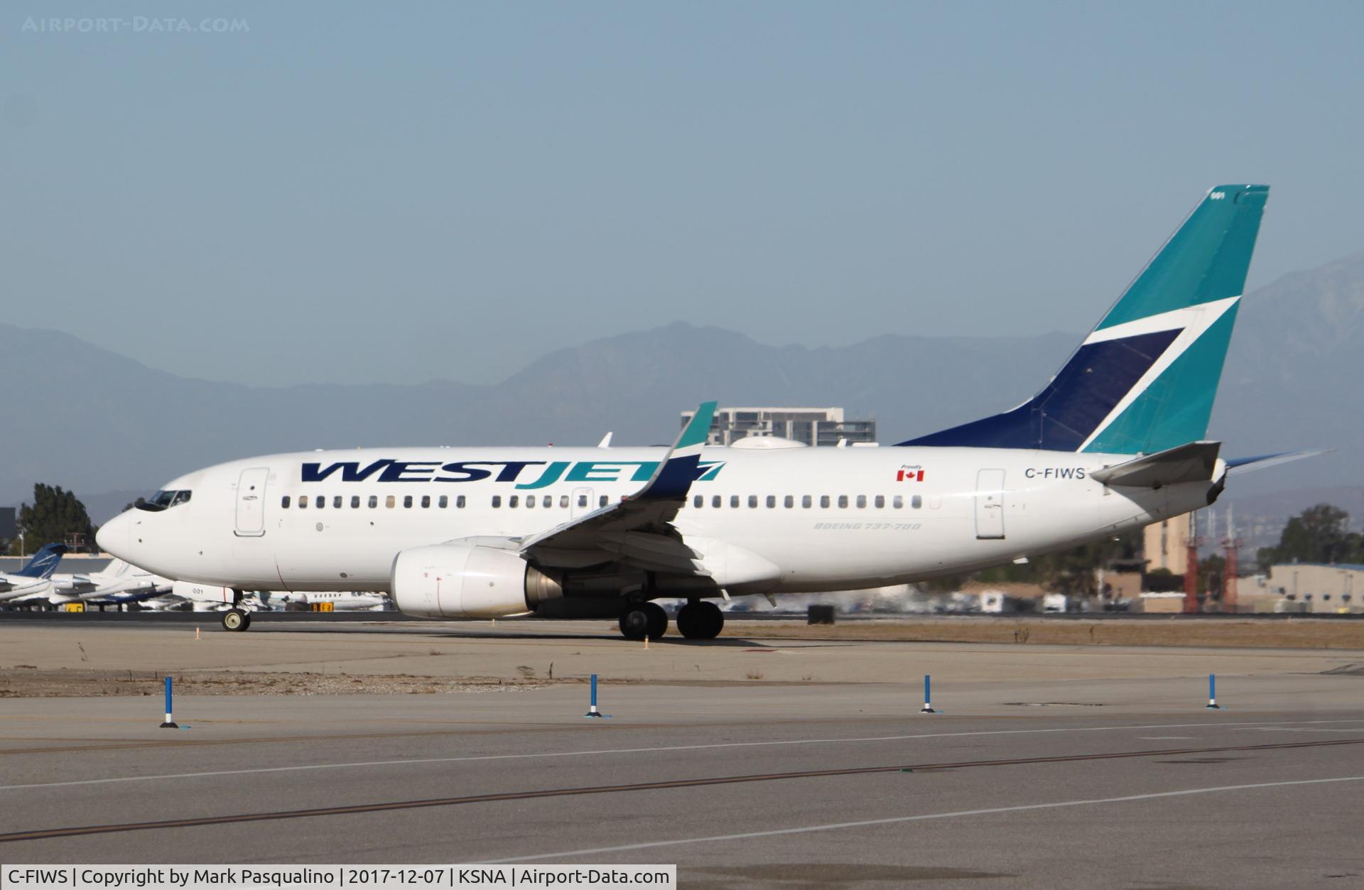 C-FIWS, 2001 Boeing 737-76N C/N 32404, Boeing 737-700