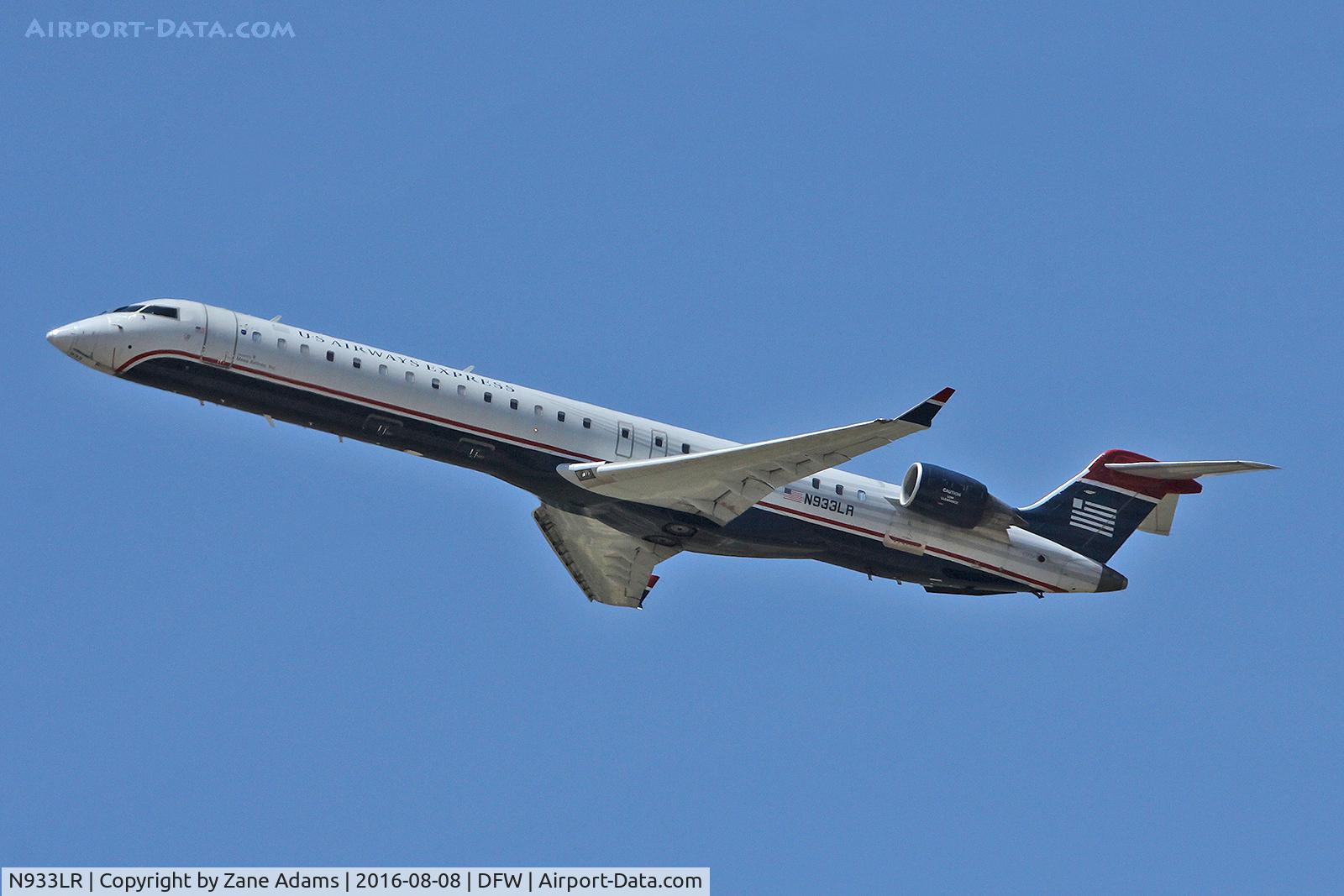N933LR, 2005 Bombardier CRJ-900ER (CL-600-2D24) C/N 15033, Arriving at DFW Airport