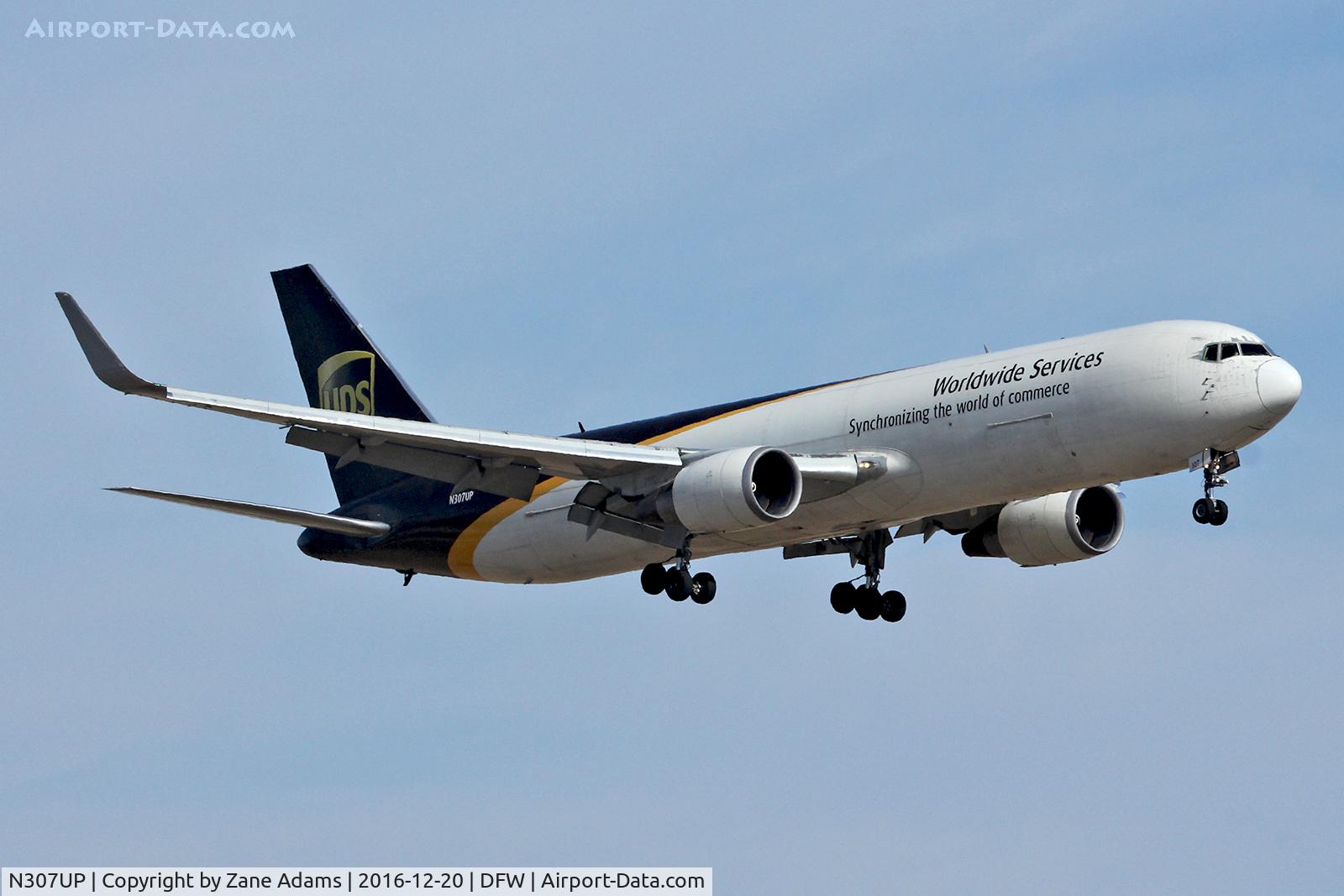N307UP, 1996 Boeing 767-34AF C/N 27760, Arriving at DFW Airport