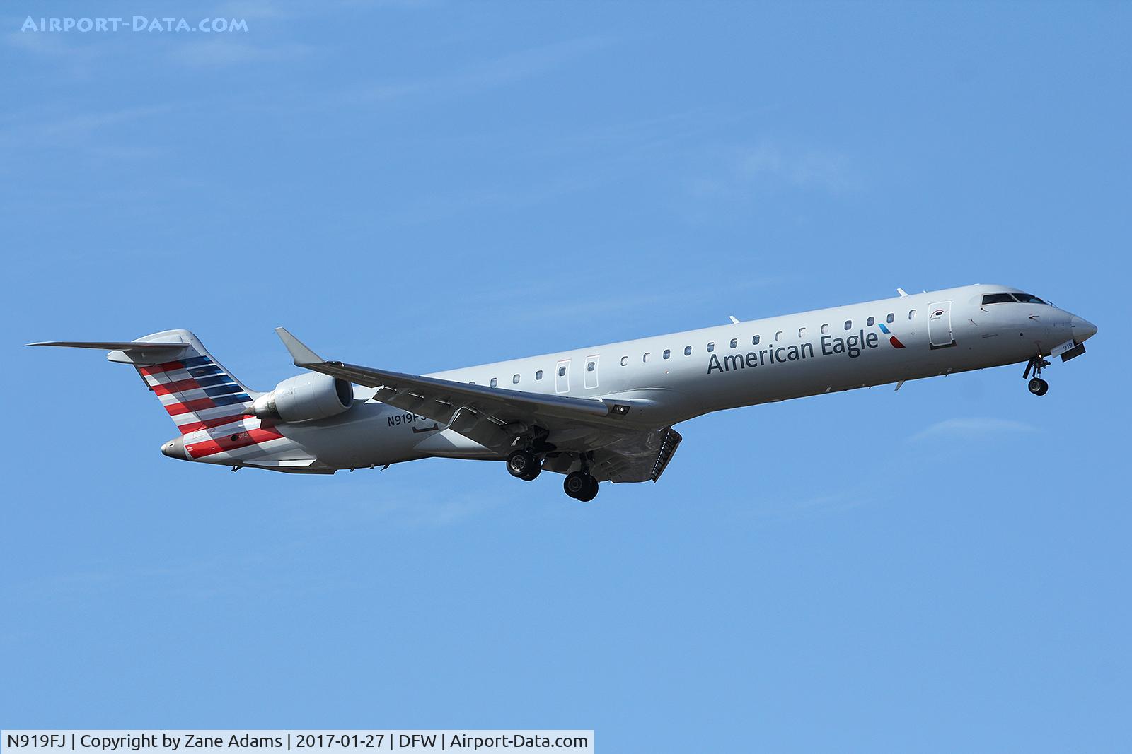 N919FJ, 2004 Bombardier CRJ-900ER (CL-600-2D24) C/N 15019, Arriving at DFW Airport