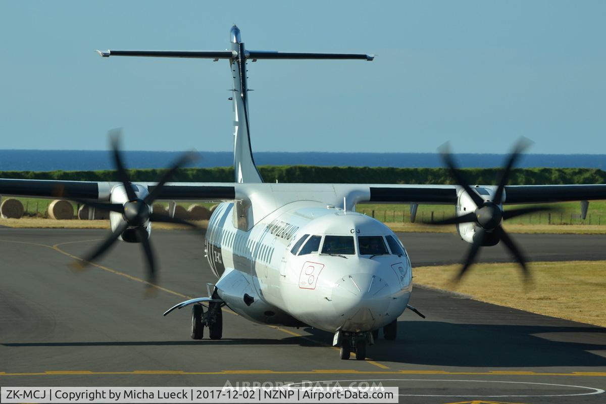 ZK-MCJ, 1999 ATR 72-212A C/N 624, At New Plymouth