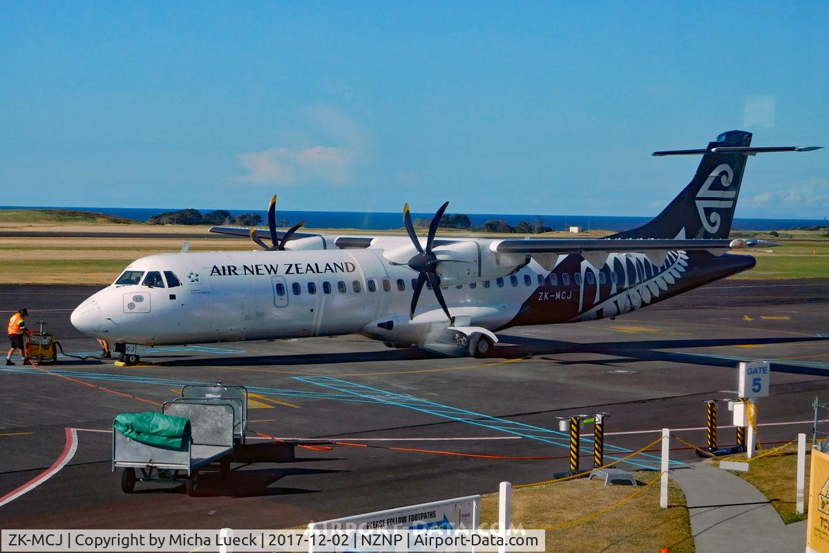 ZK-MCJ, 1999 ATR 72-212A C/N 624, At New Plymouth