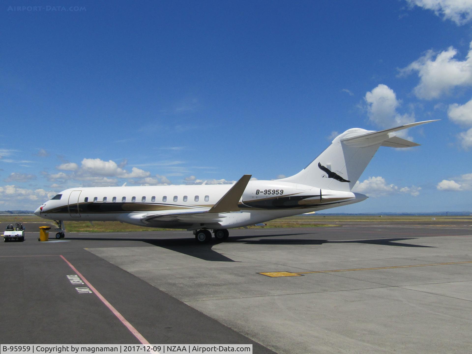 B-95959, 2009 Bombardier BD-700-1A10 Global Express XRS C/N 9357, Last saw here in 2013 - nice to be back
