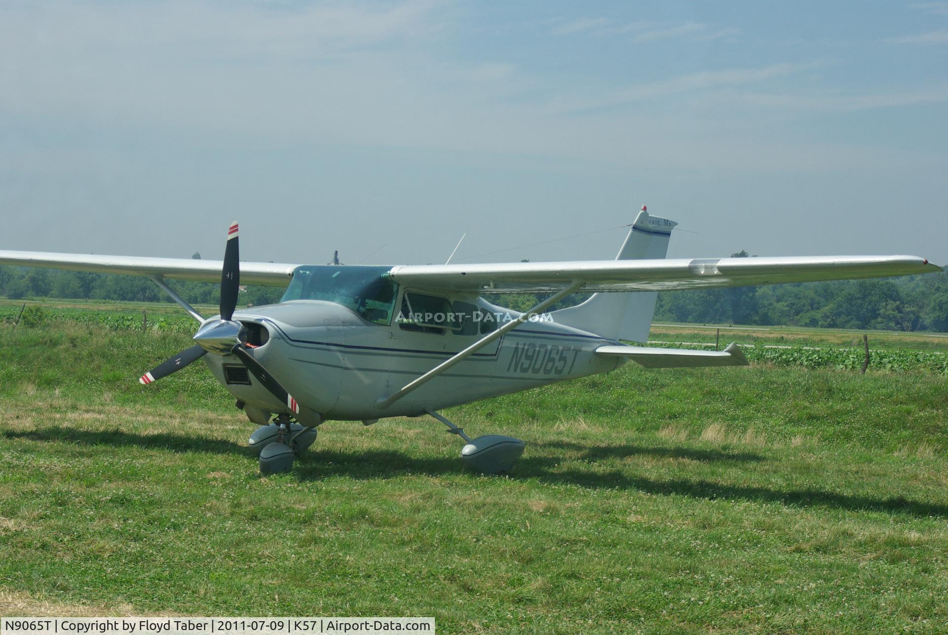 N9065T, 1960 Cessna 182C Skylane C/N 52965, At the Flying Wingnuts Airshow
