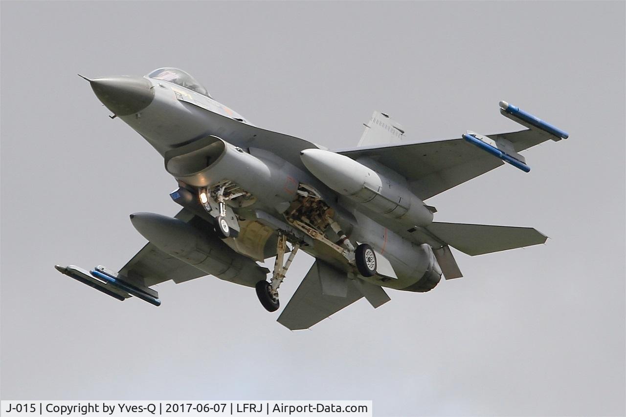 J-015, 1991 Fokker F-16A Fighting Falcon C/N 6D-171, Fokker F-16A Fighting Falcon, Short approach rwy 26, Landivisiau Naval Air Base (LFRJ) Tiger Meet 2017