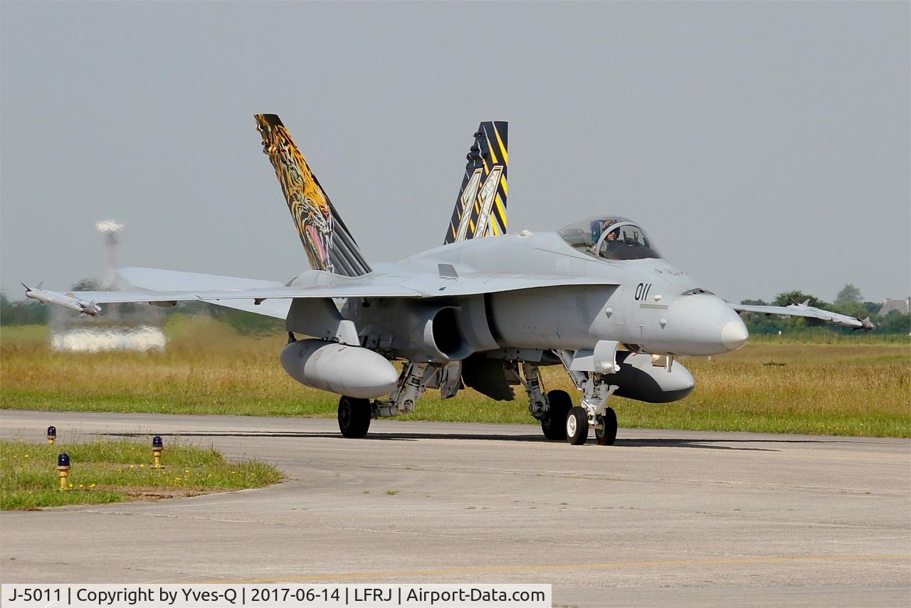 J-5011, McDonnell Douglas F/A-18C Hornet C/N 1351, McDonnell Douglas FA-18C Hornet, Taxiing to flight line, Landivisiau Naval Air Base (LFRJ) Tiger Meet 2017