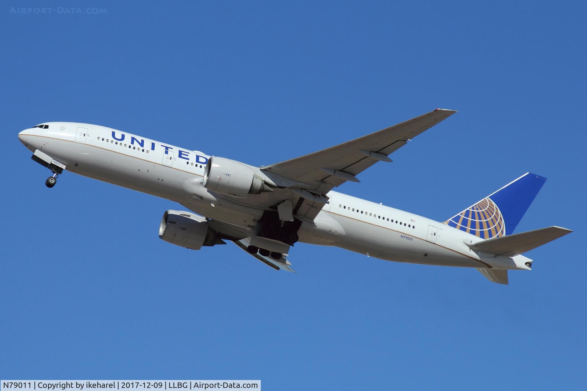 N79011, 1999 Boeing 777-224 C/N 29859, Flight to Newark after T/O.