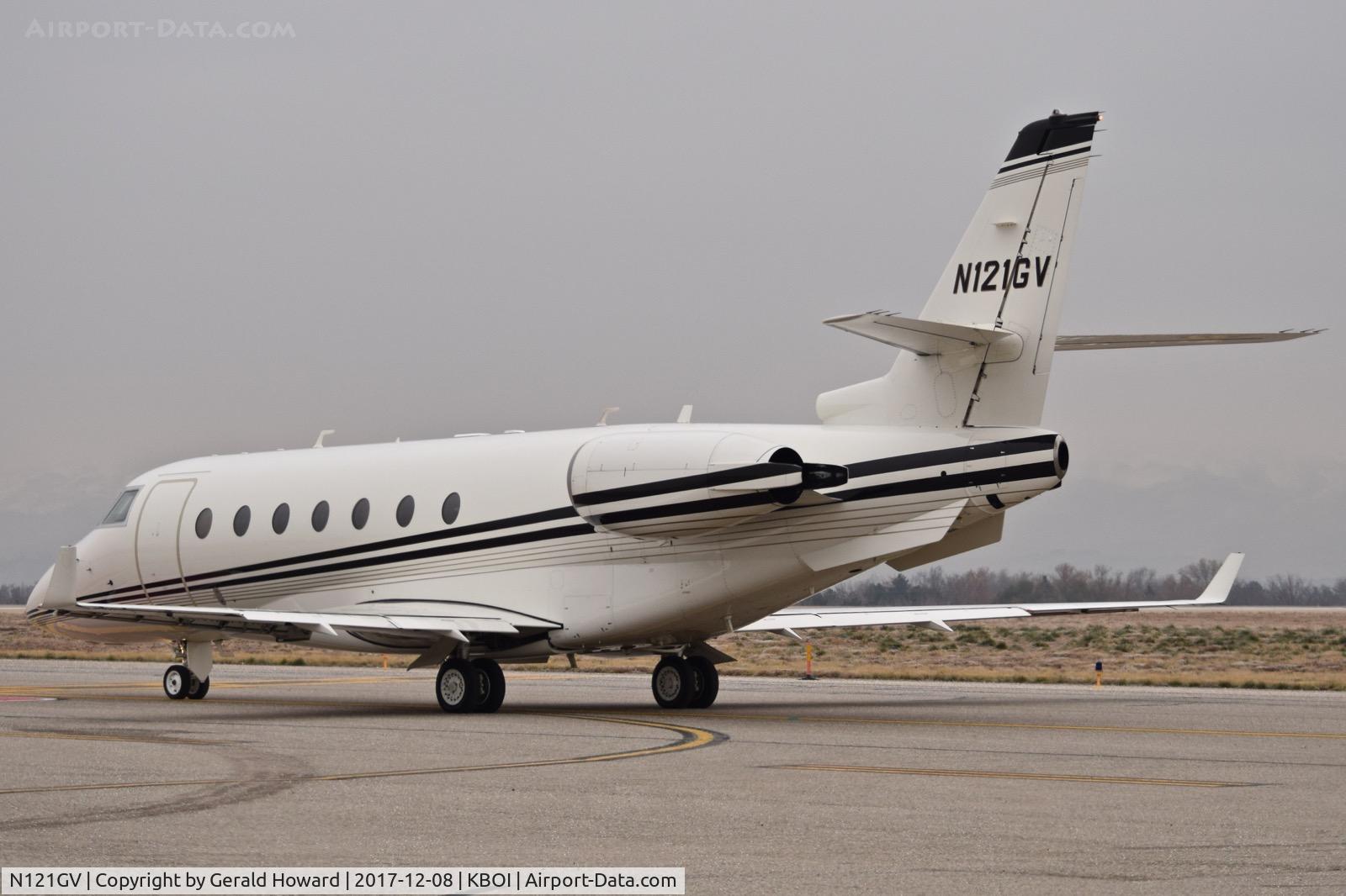 N121GV, 2004 Israel Aircraft Industries Gulfstream 200 C/N 094, Holding on Juliet for clearance.