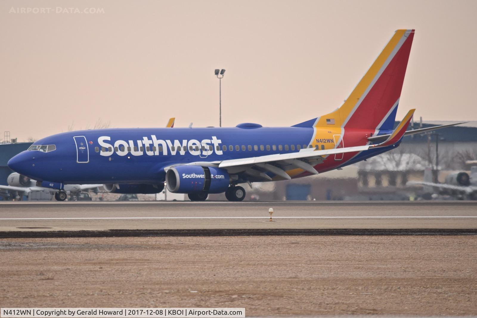 N412WN, 2001 Boeing 737-7H4 C/N 29818, Landing roll out on RWY 10R.