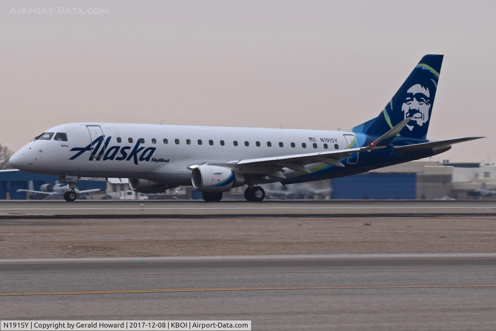 N191SY, 2017 Embraer 175LR (ERJ-170-200LR) C/N 17000632, Take off roll on RWY 10L.