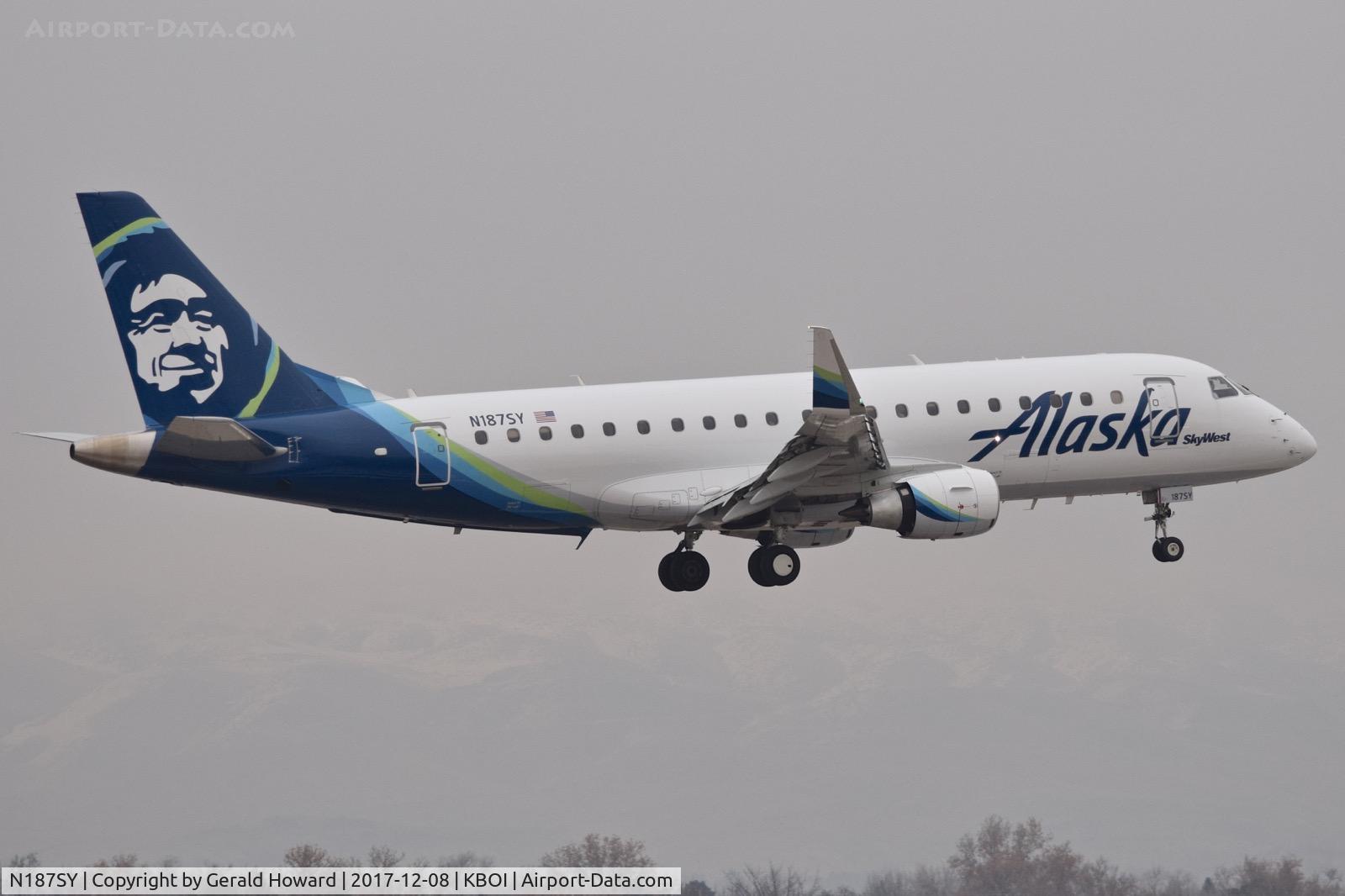 N187SY, 2017 Embraer 175LR (ERJ-170-200LR) C/N 17000627, Landing RWY 10L.