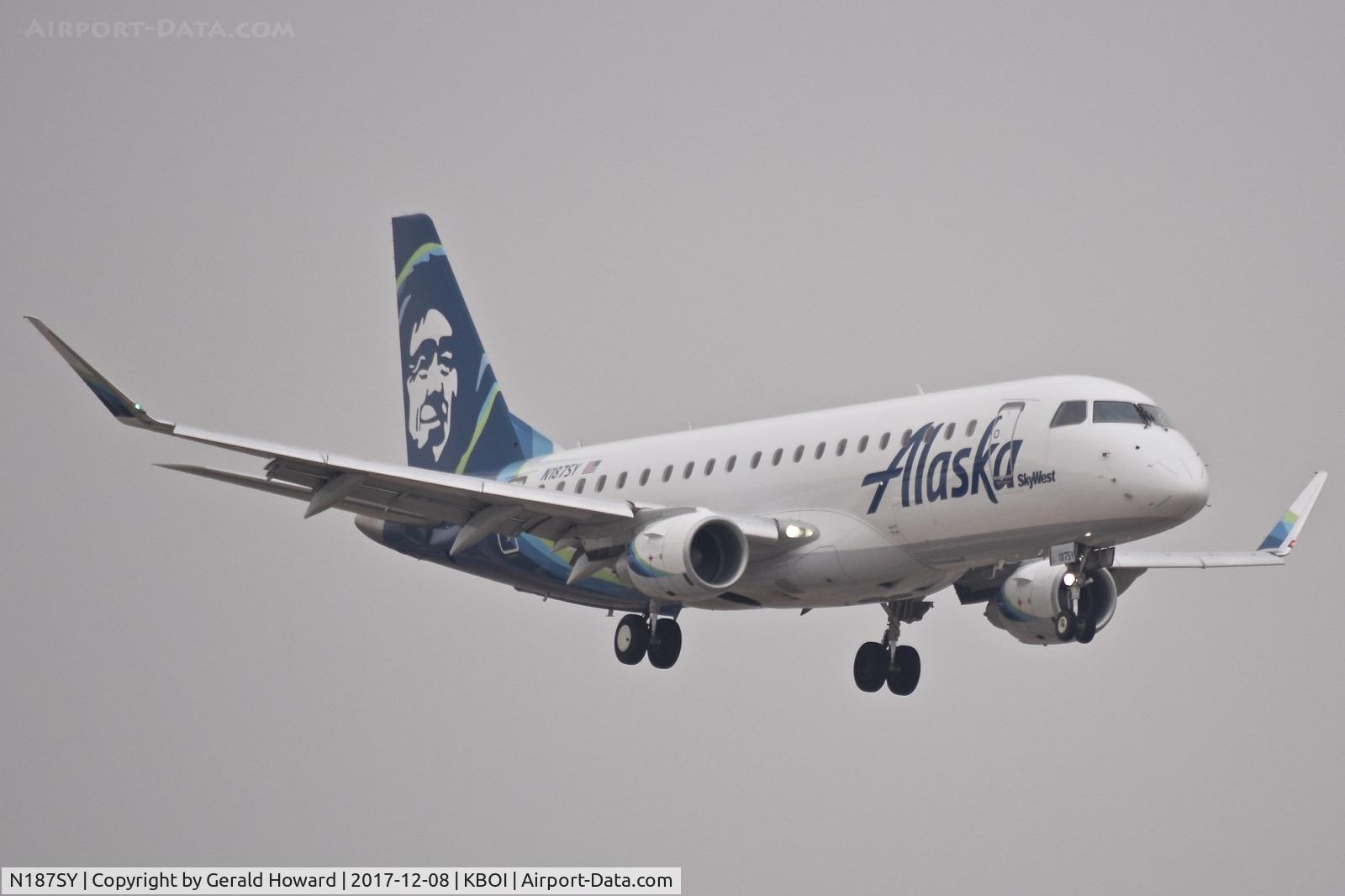 N187SY, 2017 Embraer 175LR (ERJ-170-200LR) C/N 17000627, On approach to RWY 10R.