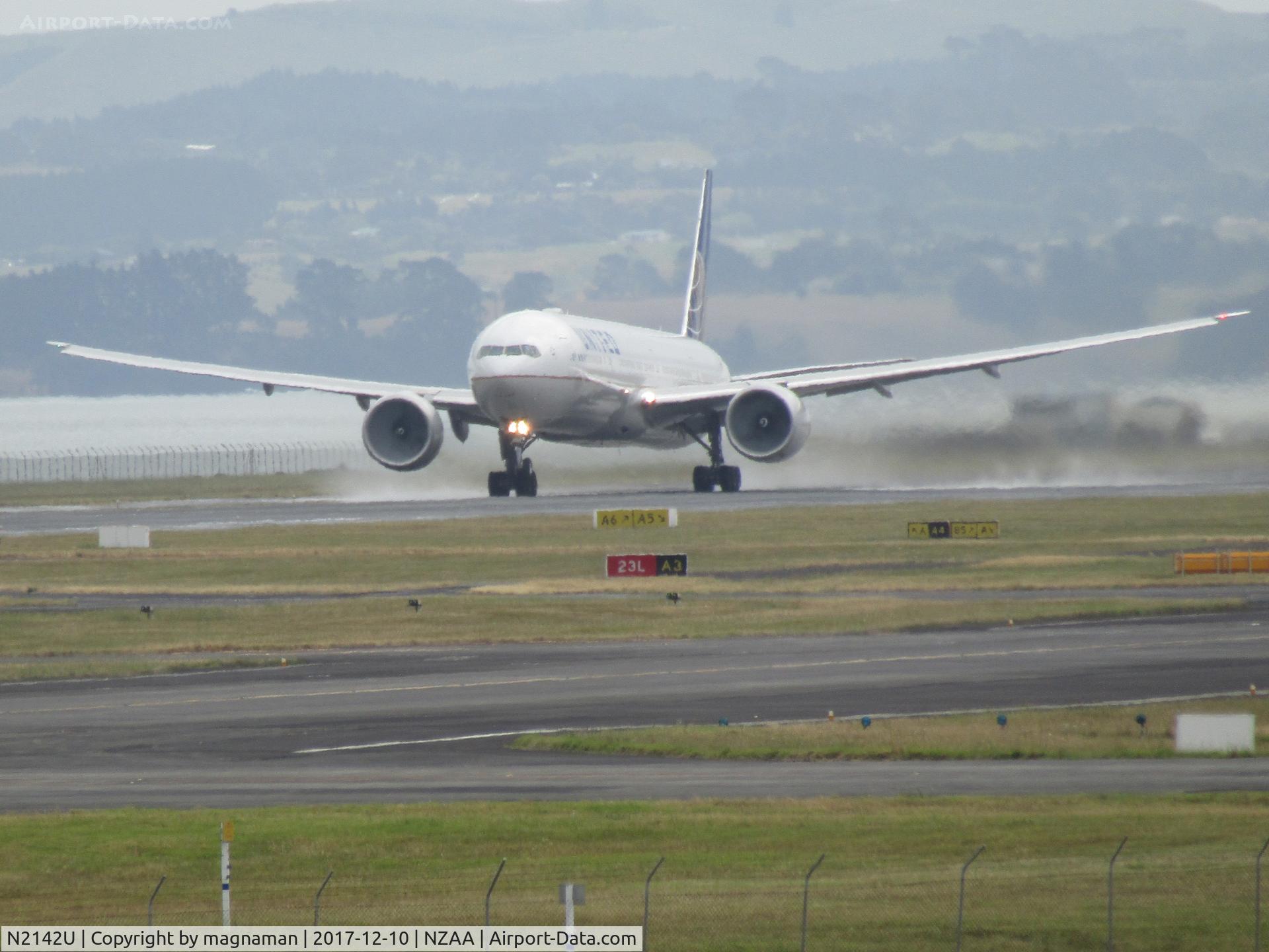 N2142U, 2017 Boeing 777-300/ER C/N 63722, rotate