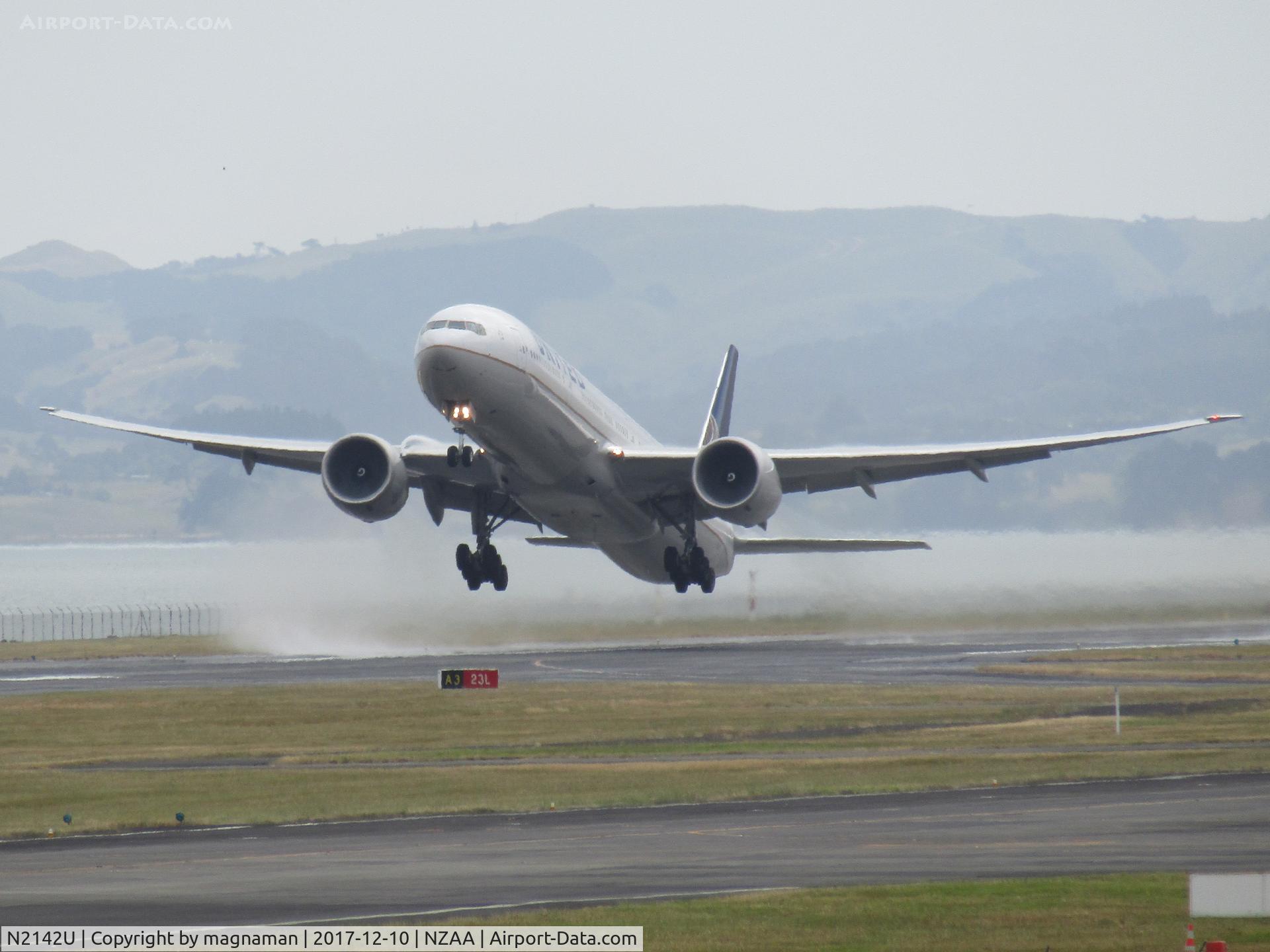 N2142U, 2017 Boeing 777-300/ER C/N 63722, up she goes