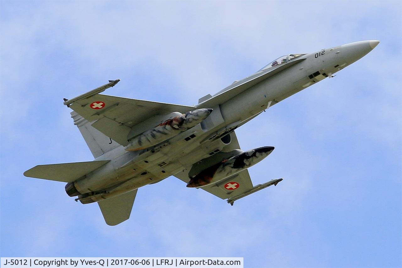 J-5012, McDonnell Douglas F/A-18C Hornet C/N 1352/SFC012, Swiss Air Force McDonnell Douglas FA-18C Hornet, Take off rwy 26, Landivisiau Naval Air Base (LFRJ) Tiger Meet 2017