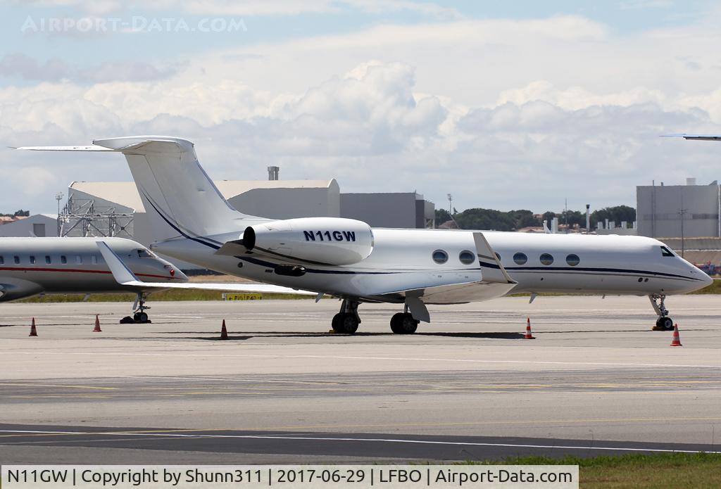 N11GW, 1996 Gulfstream Aerospace G-V C/N 507, Parked at the General Aviation area...