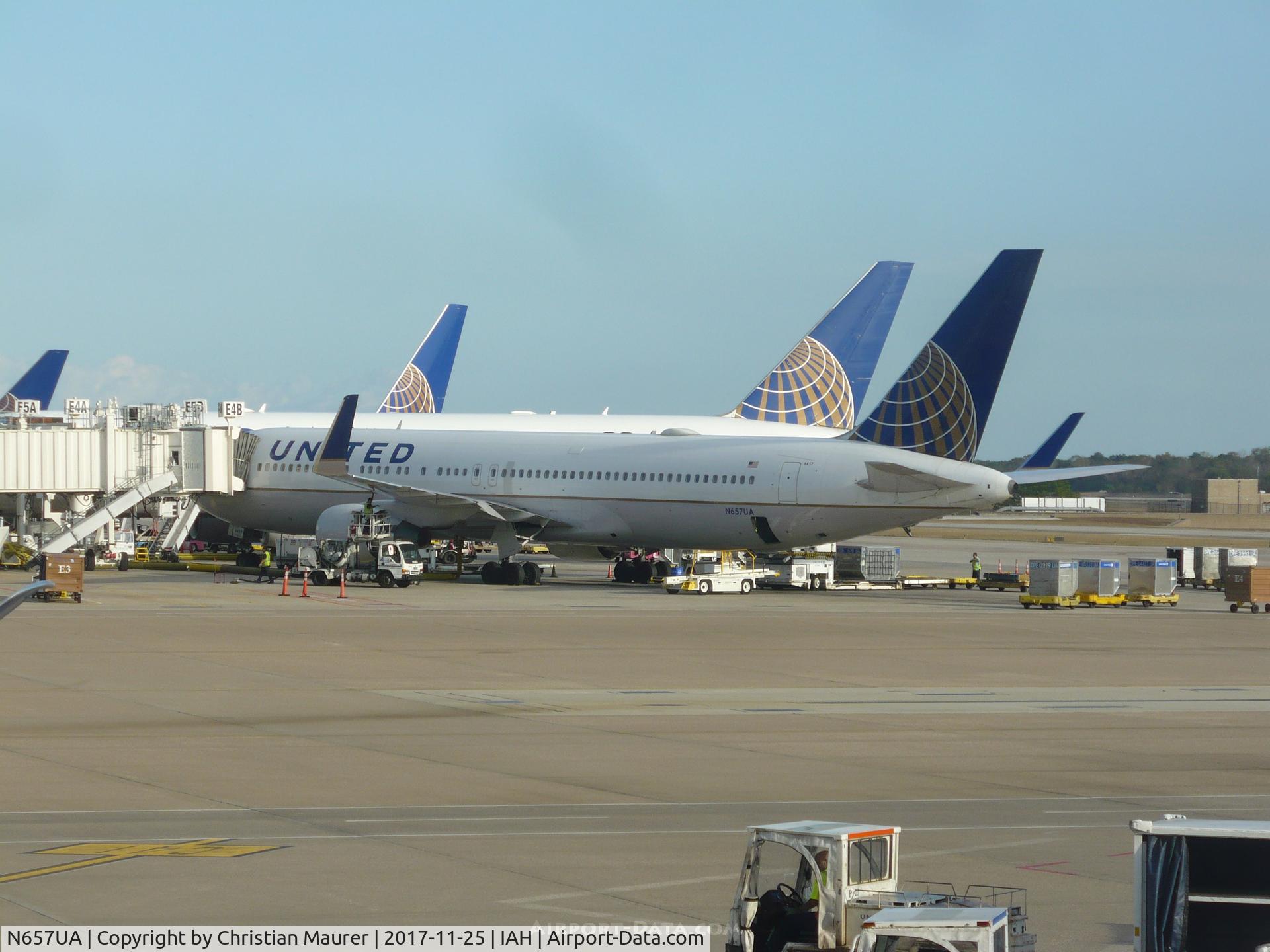 N657UA, 1993 Boeing 767-322 C/N 27112, Boeing 767-322