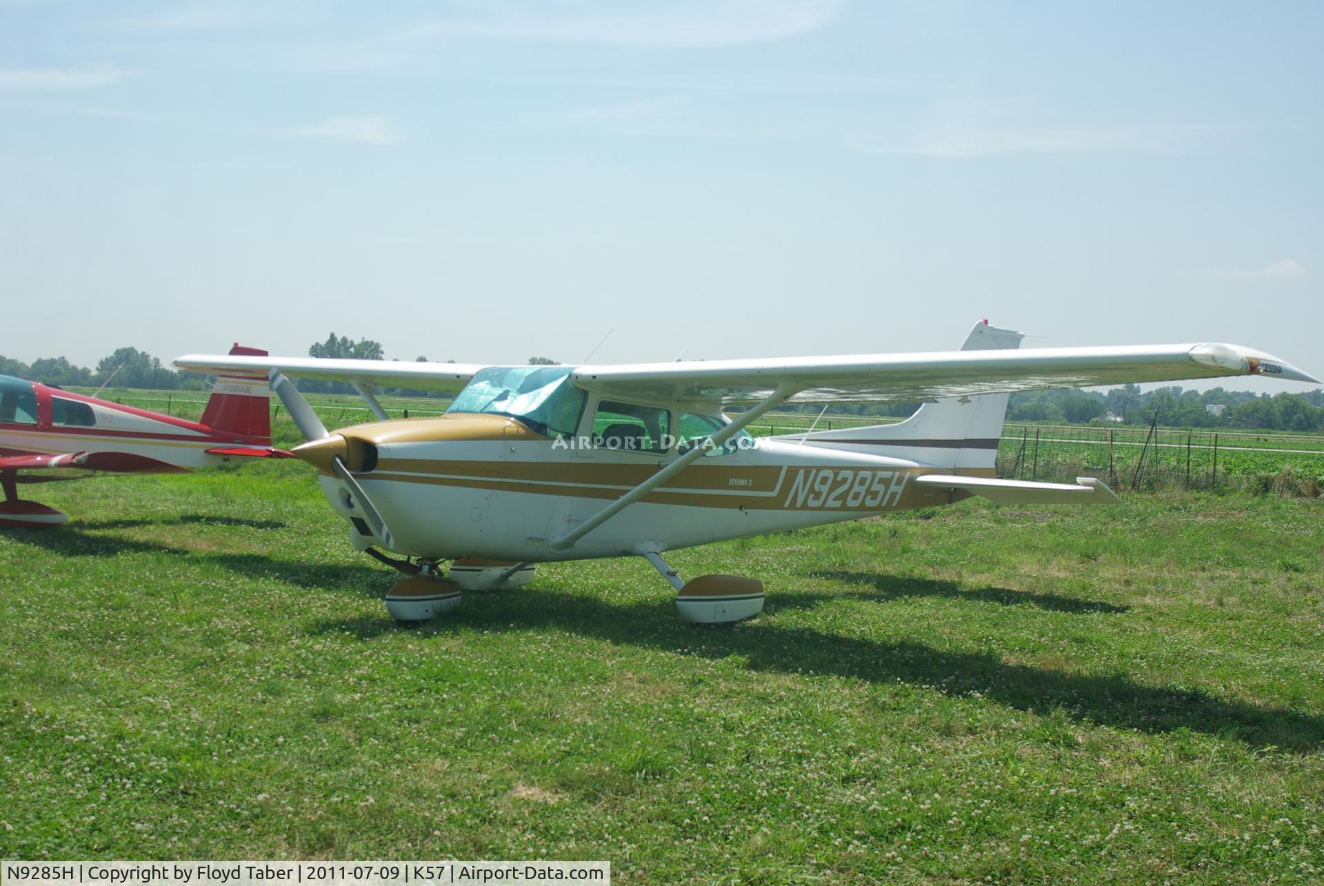 N9285H, 1975 Cessna 172M C/N 17266068, At the Flying Wingnuts Airshow in Tarkio Missouri