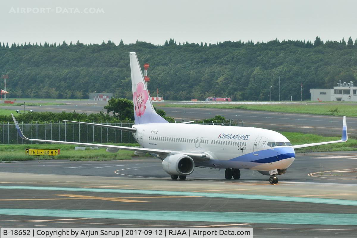 B-18652, 2013 Boeing 737-8Q8 C/N 41787, Taxiing in to Narita International on a cloudy day.