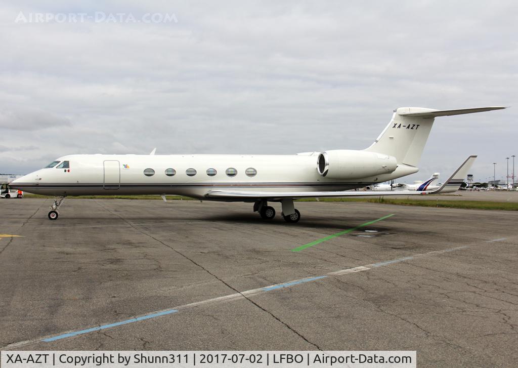 XA-AZT, 1998 Gulfstream Aerospace GV C/N 554, Parked at the General Aviation area...