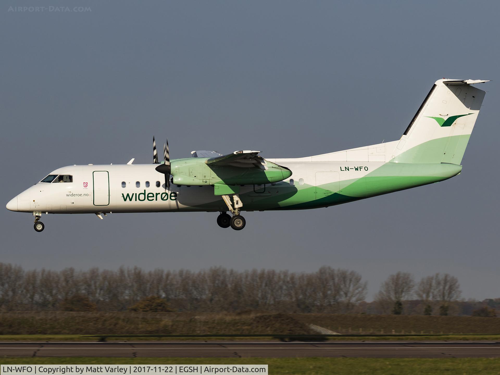 LN-WFO, 1997 De Havilland Canada DHC-8-311Q Dash 8 C/N 493, landing