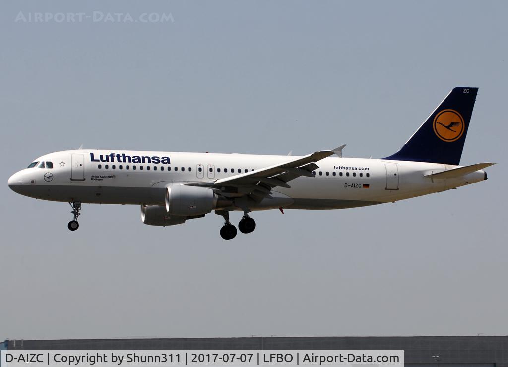 D-AIZC, 2009 Airbus A320-214 C/N 4153, Landing rwy 14L
