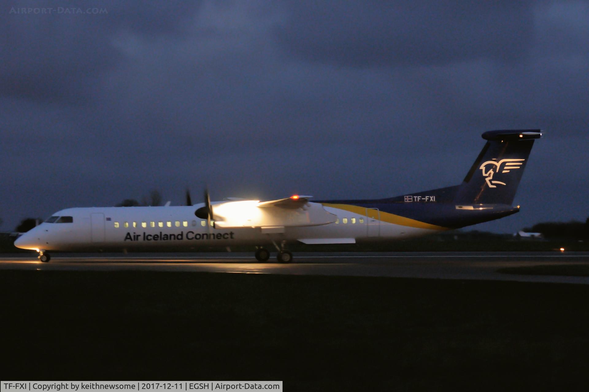 TF-FXI, 2000 De Havilland Canada DHC-8-402Q Dash 8 C/N 4033, Leaving Norwich with 'Air Iceland Connect' titles.