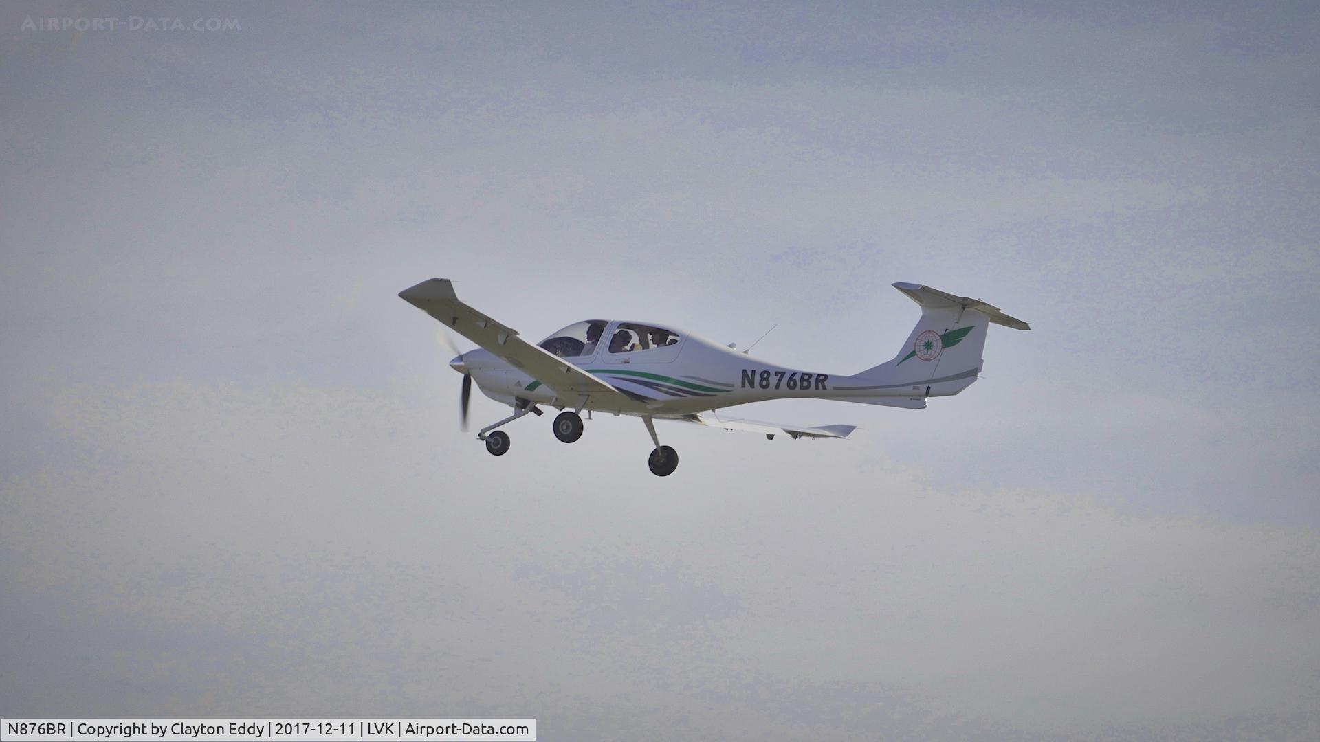 N876BR, 2015 Diamond DA-40 Diamond Star Diamond Star C/N 40.1200, Livermore Airport California 2017.