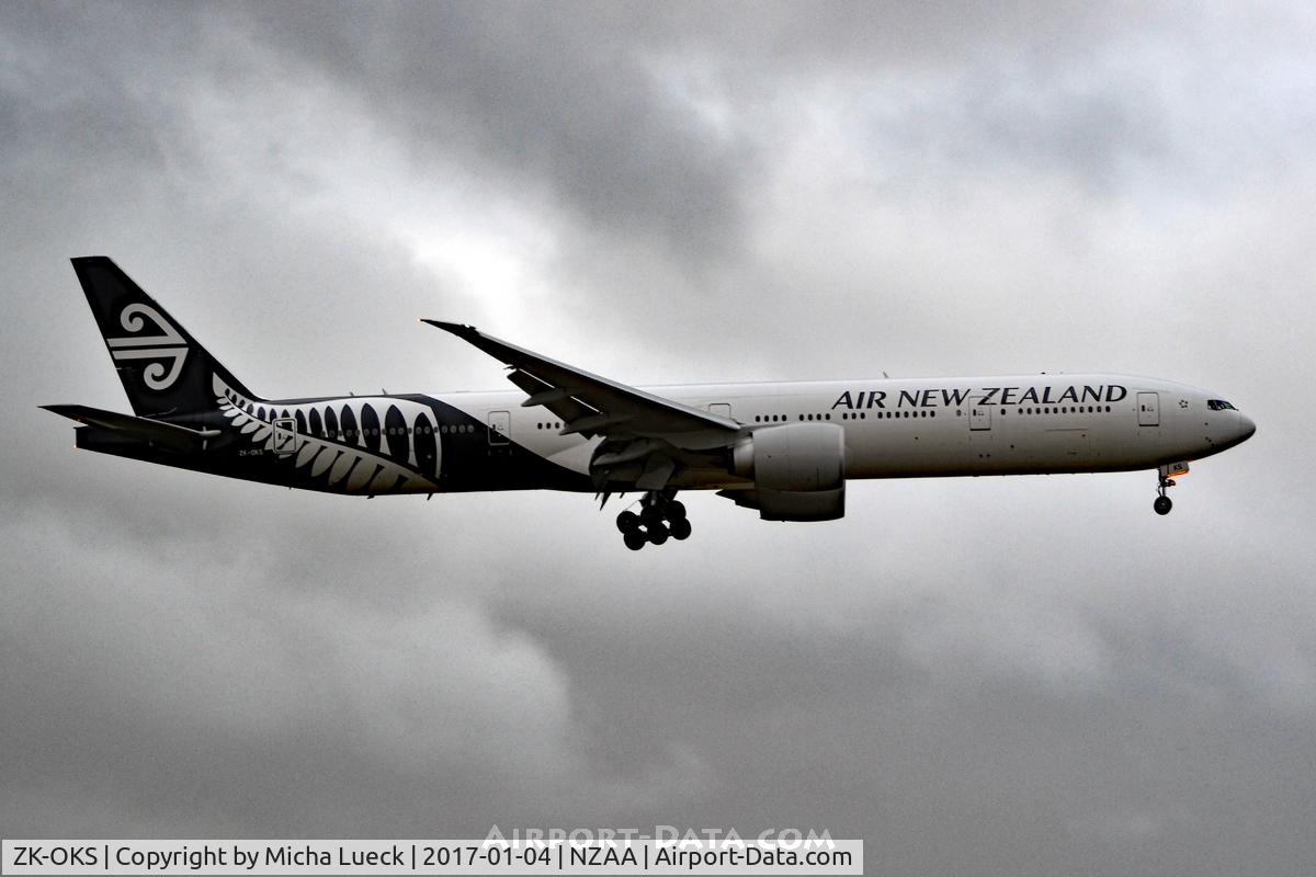 ZK-OKS, 2014 Boeing 777-306/ER C/N 44547, At Auckland