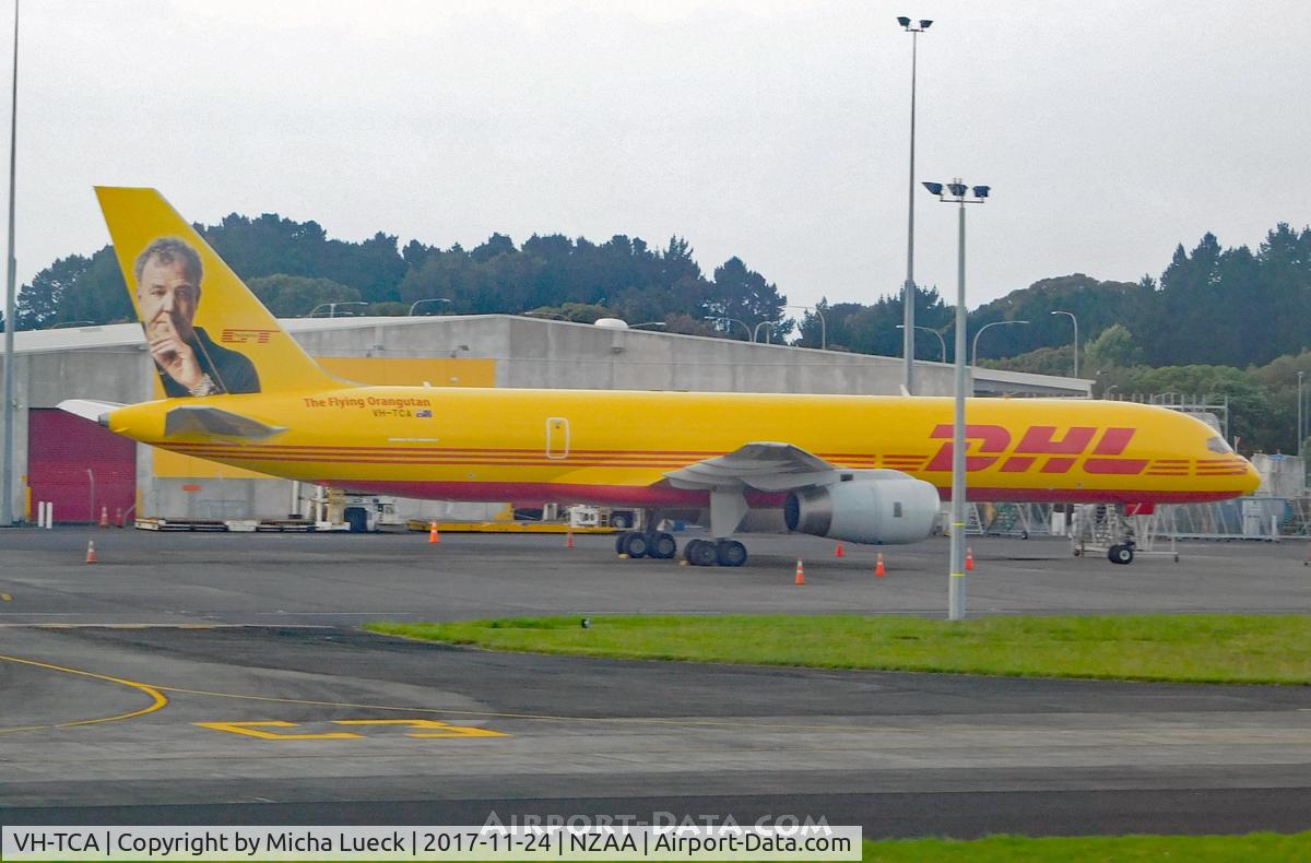 VH-TCA, 1992 Boeing 757-236/PCF C/N 25620, At Auckland