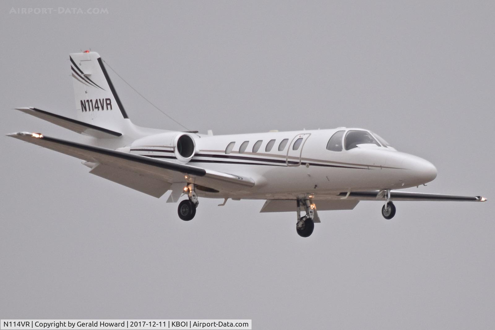 N114VR, 2005 Cessna 550 C/N 550-1114, Approach to RWY 10R.