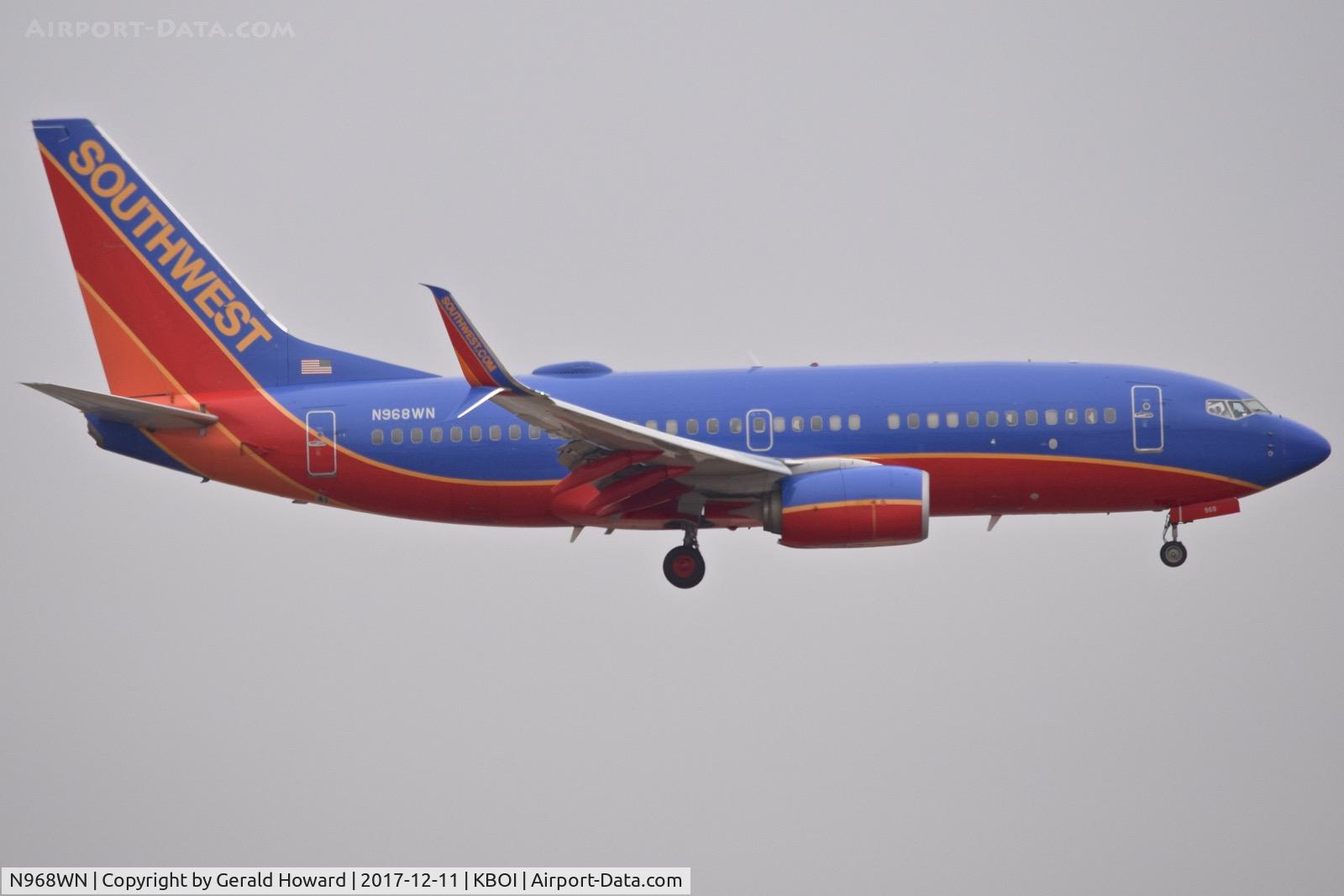 N968WN, 2011 Boeing 737-7H4 C/N 36679, Landing RWY 10L.