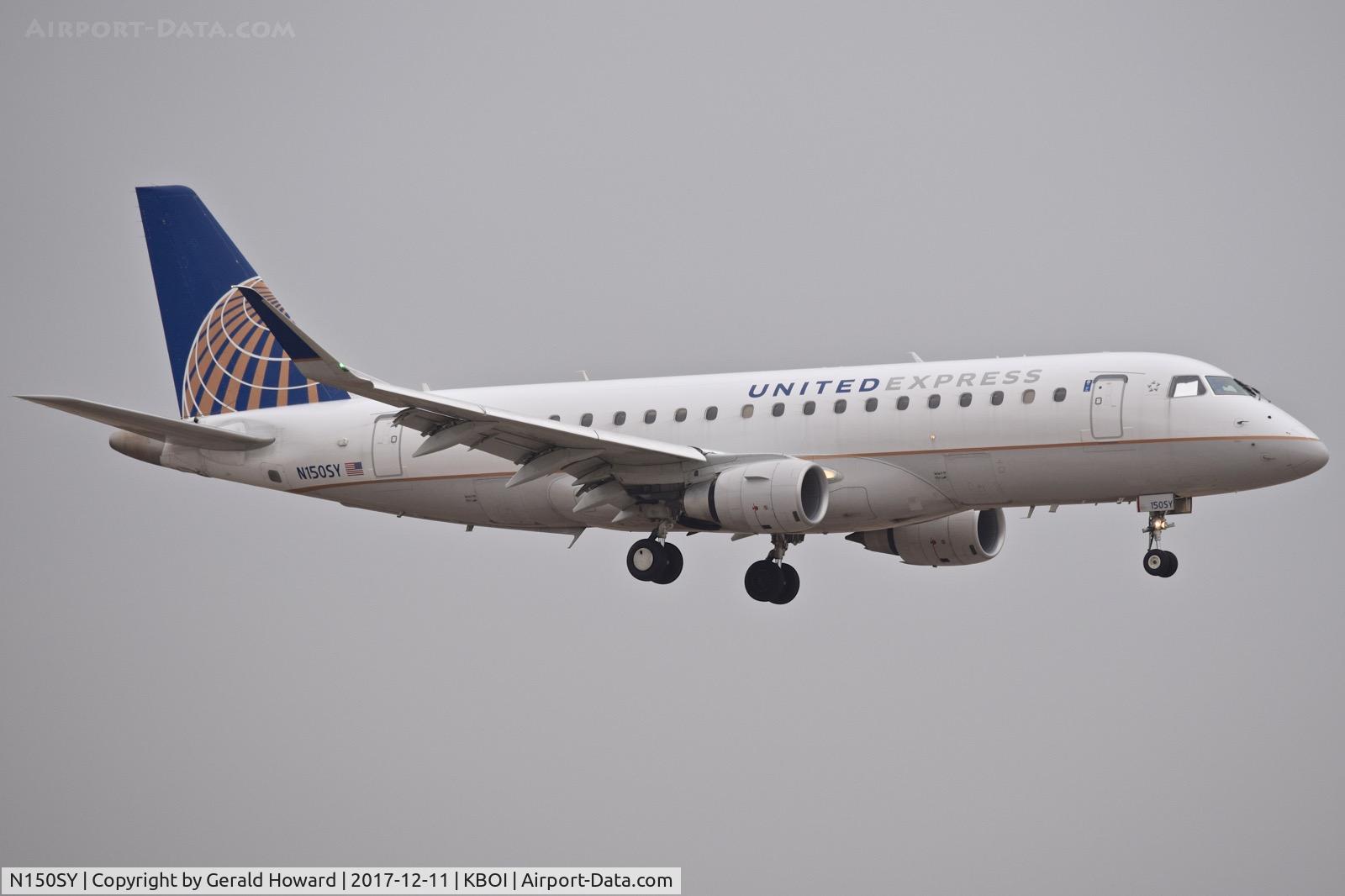 N150SY, 2015 Embraer 175LR (ERJ-170-200LR) C/N 15000499, Approach to RWY 10L.