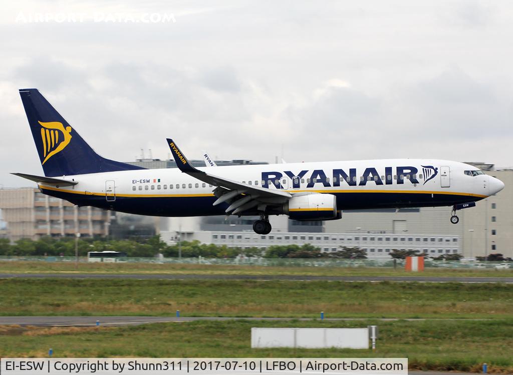 EI-ESW, 2011 Boeing 737-8AS C/N 34997, Landing rwy 32R
