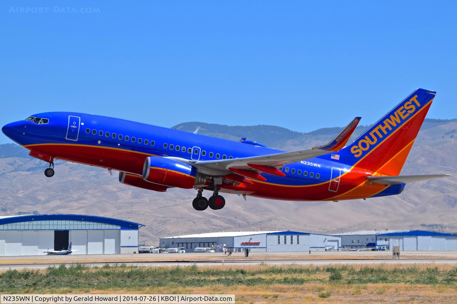 N235WN, 2006 Boeing 737-7H4 C/N 34630, Departing RWY 28L.